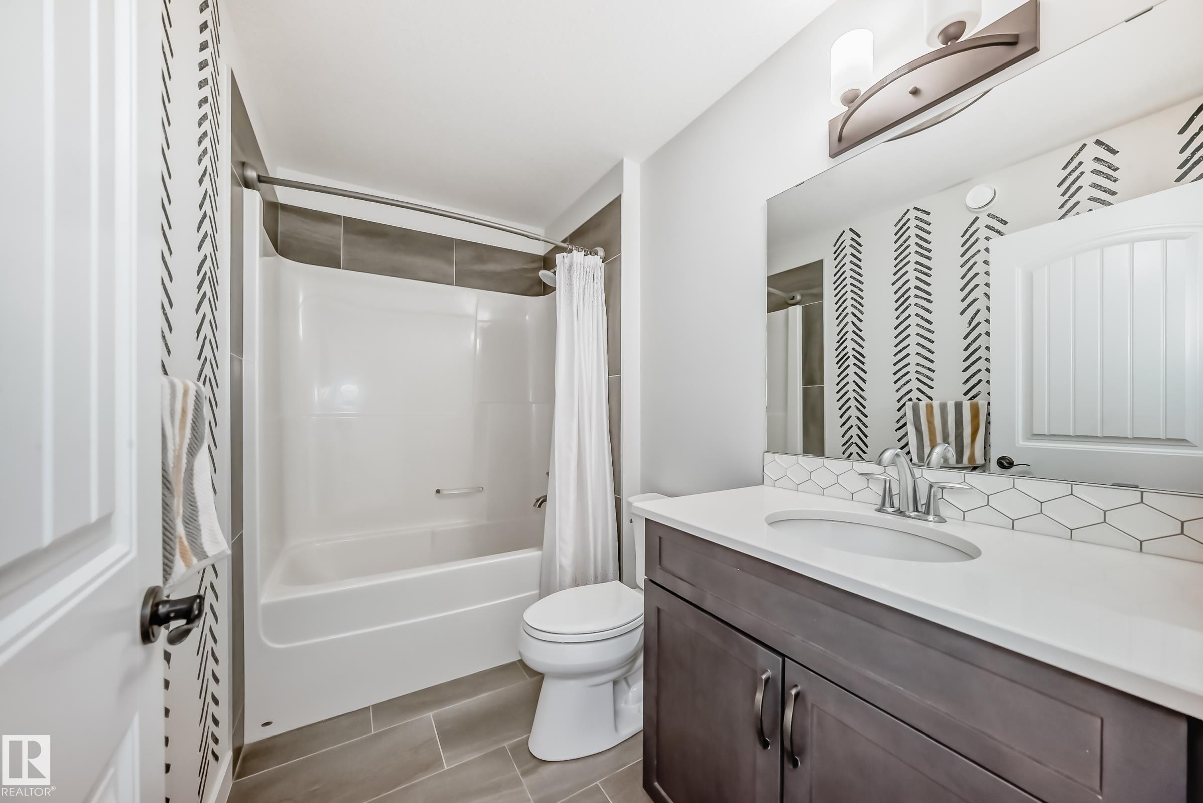 6479 Elston Loop, Edmonton, AB - Indoor Photo Showing Bathroom