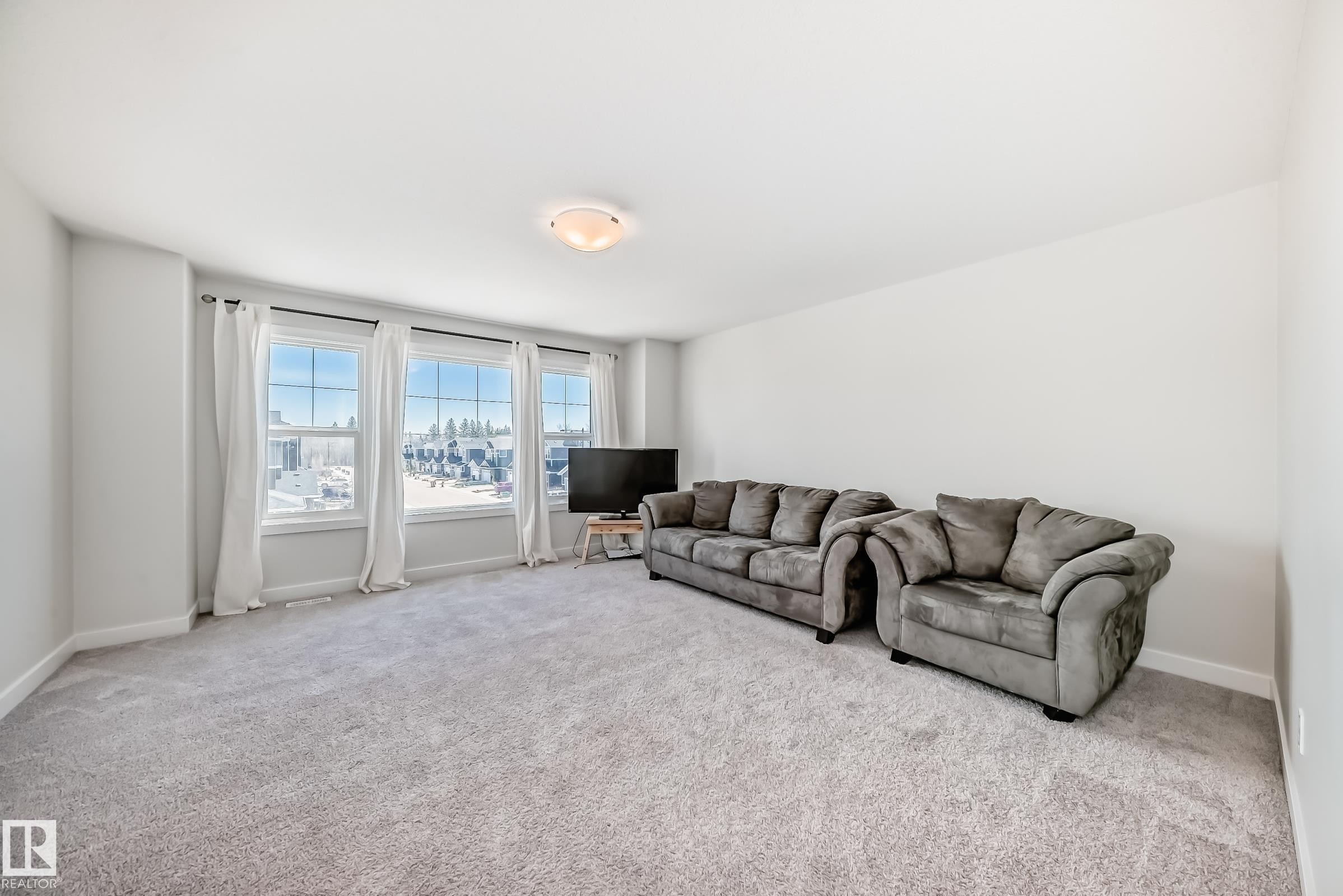 6479 Elston Loop, Edmonton, AB - Indoor Photo Showing Living Room