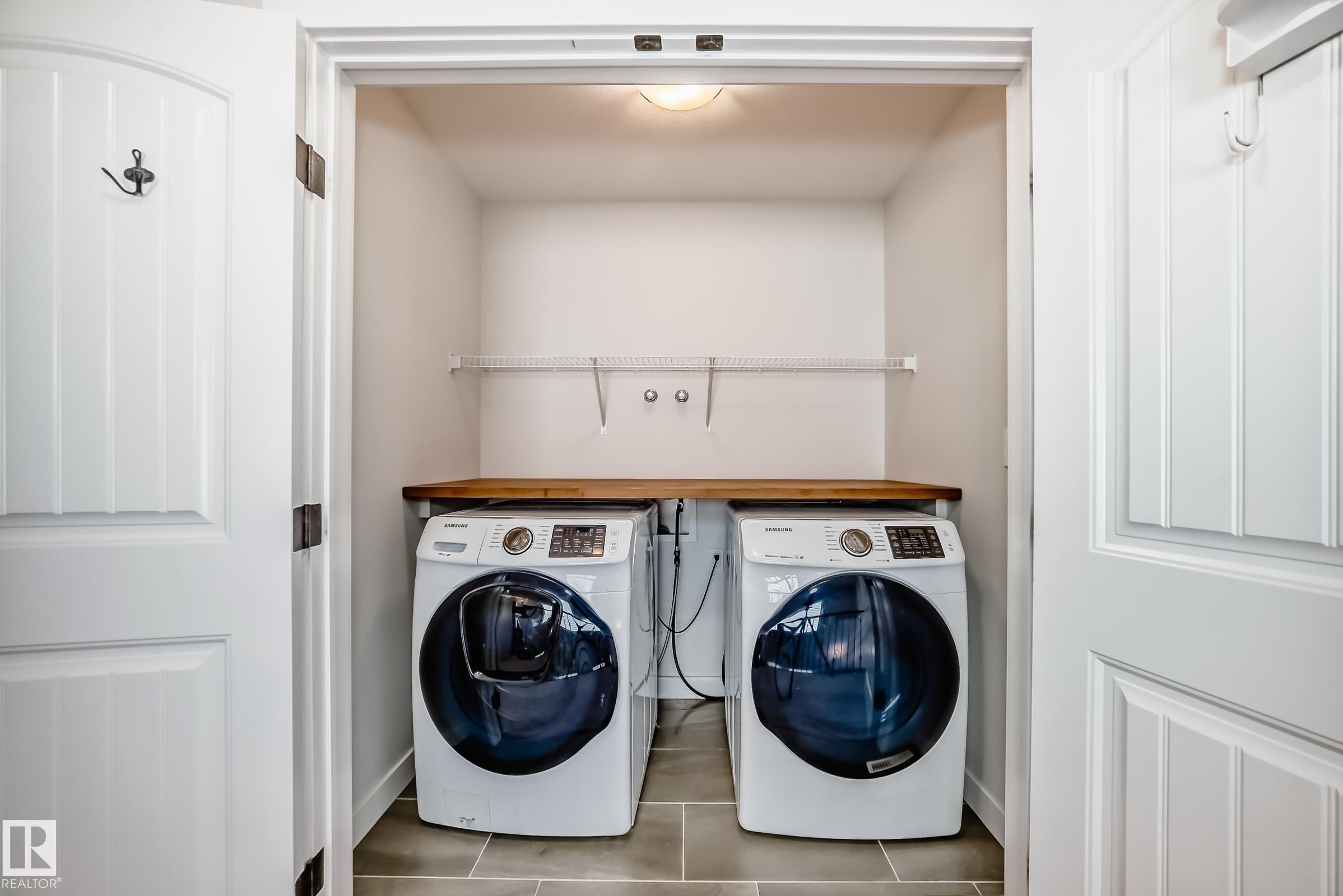 6479 Elston Loop, Edmonton, AB - Indoor Photo Showing Laundry Room