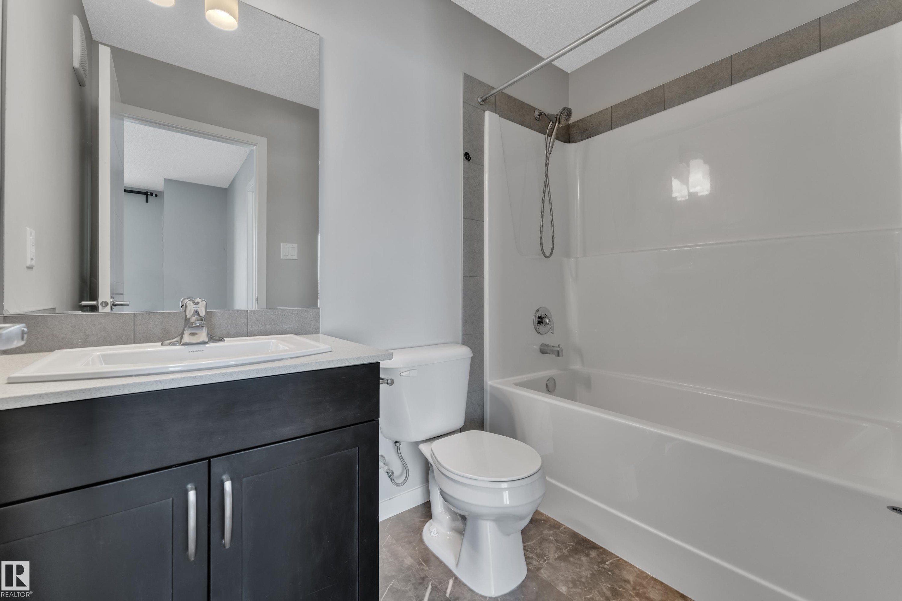8781 Carson Way, Edmonton, AB - Indoor Photo Showing Bathroom