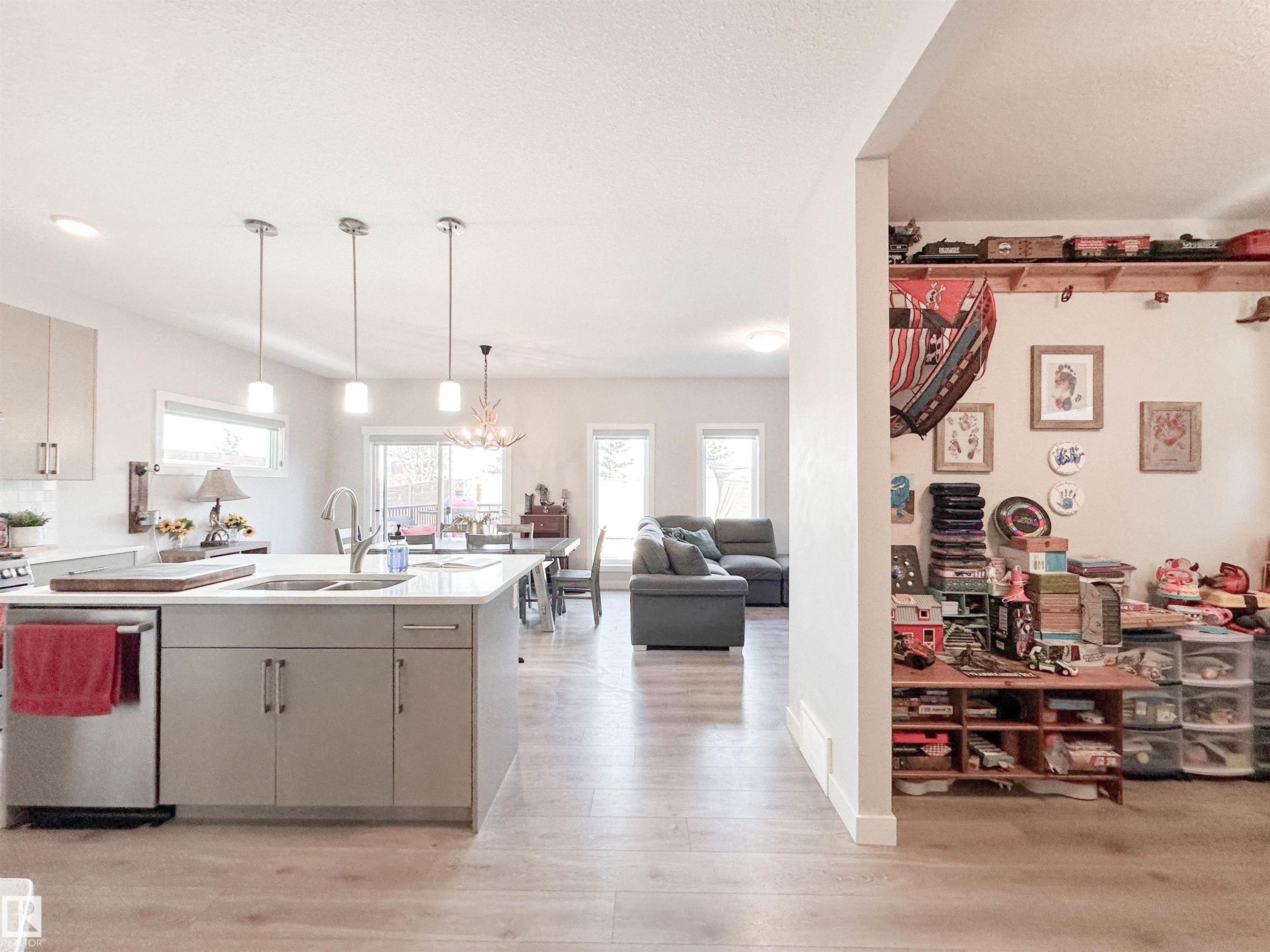 103 Joyal Way, St. Albert, AB - Indoor Photo Showing Kitchen With Double Sink