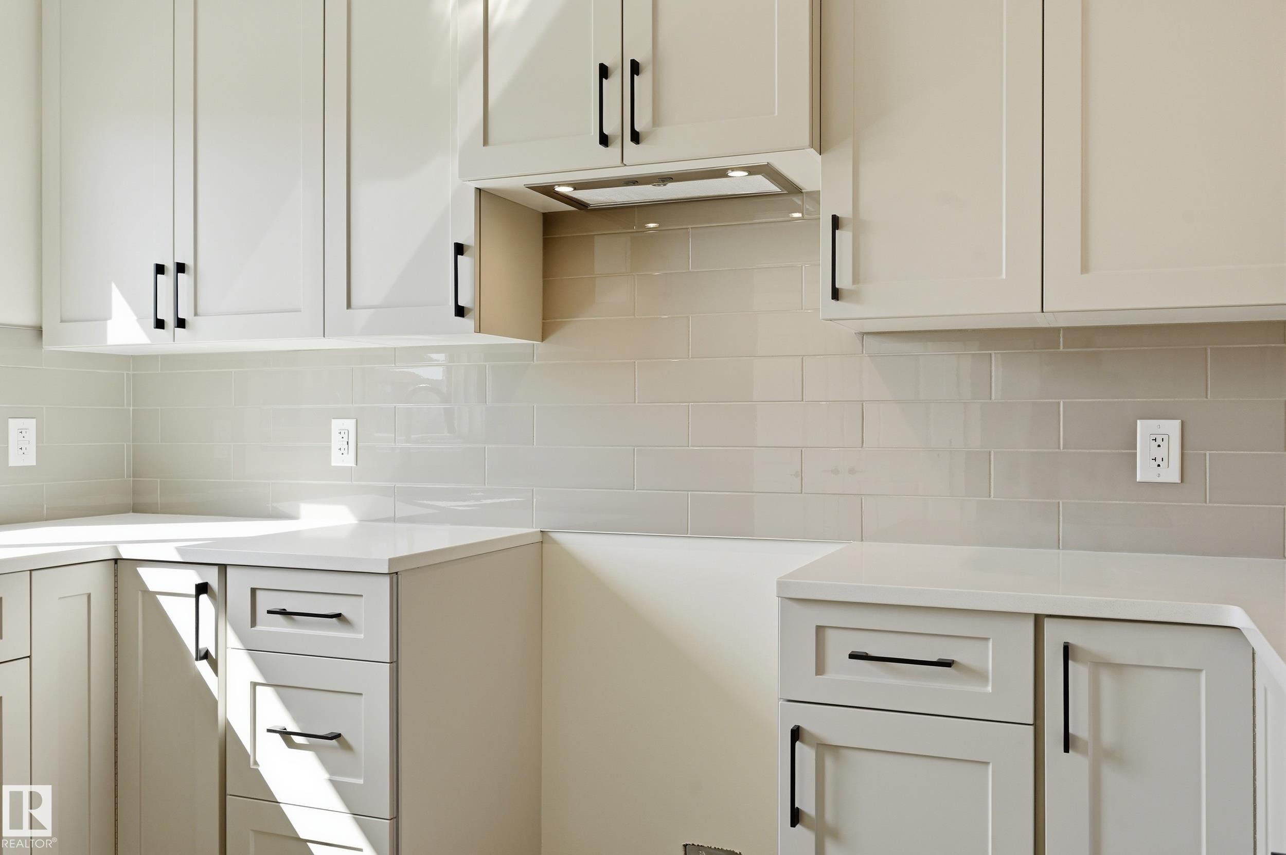 243 Wattle Road, Leduc, AB - Indoor Photo Showing Kitchen With Upgraded Kitchen