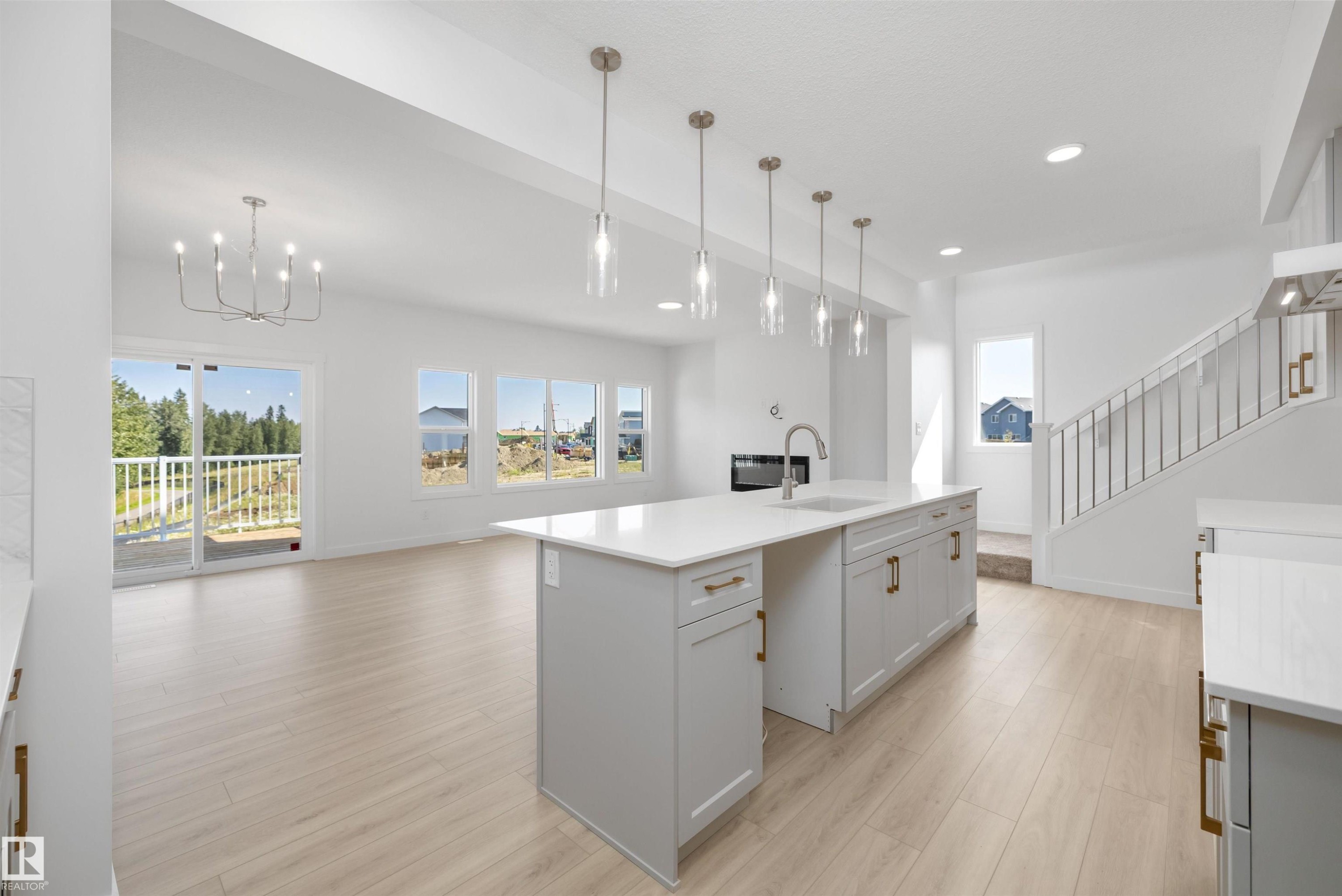 5921 Raven Crescent Nw, Edmonton, AB - Indoor Photo Showing Kitchen With Upgraded Kitchen