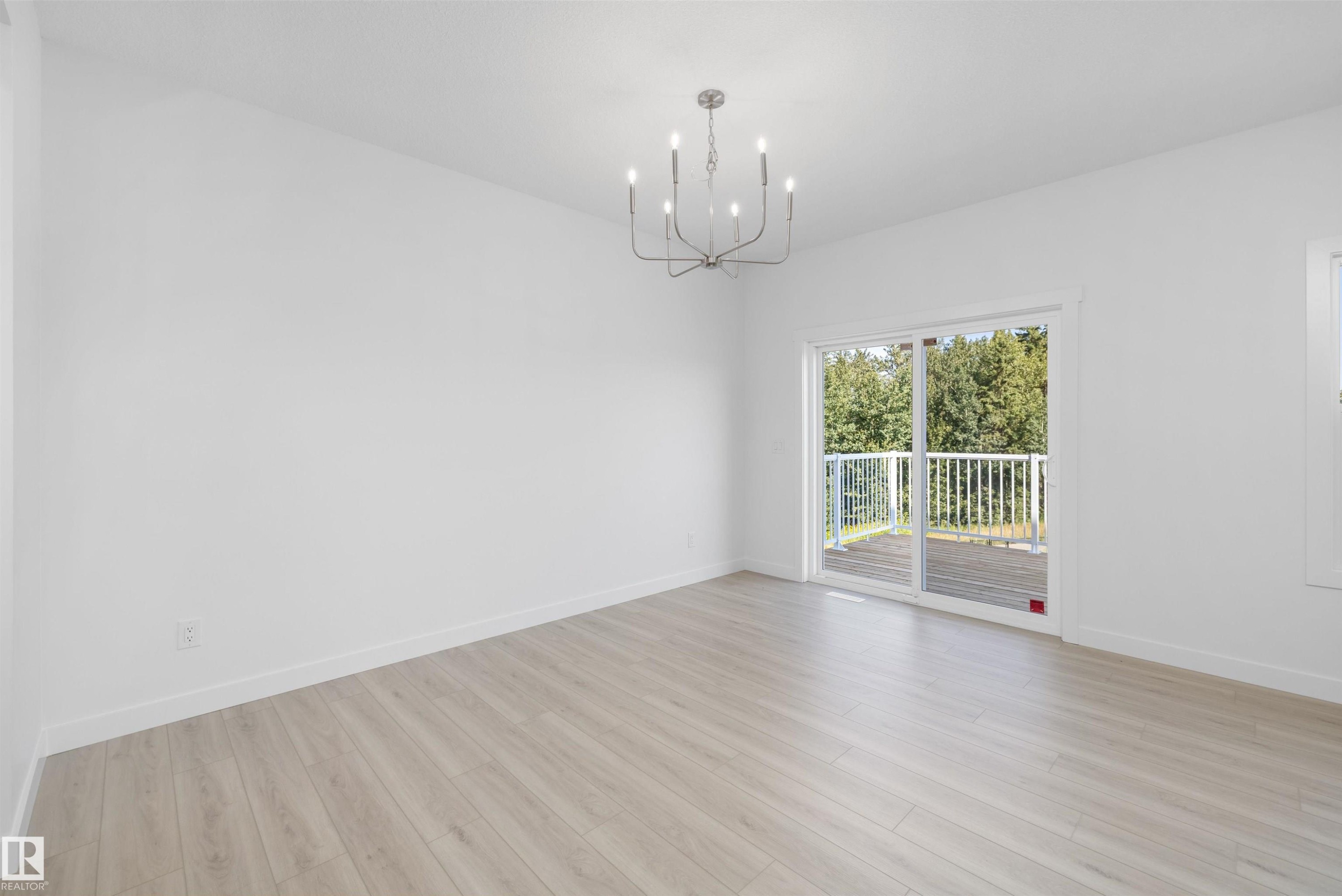 5921 Raven Crescent Nw, Edmonton, AB - Indoor Photo Showing Other Room