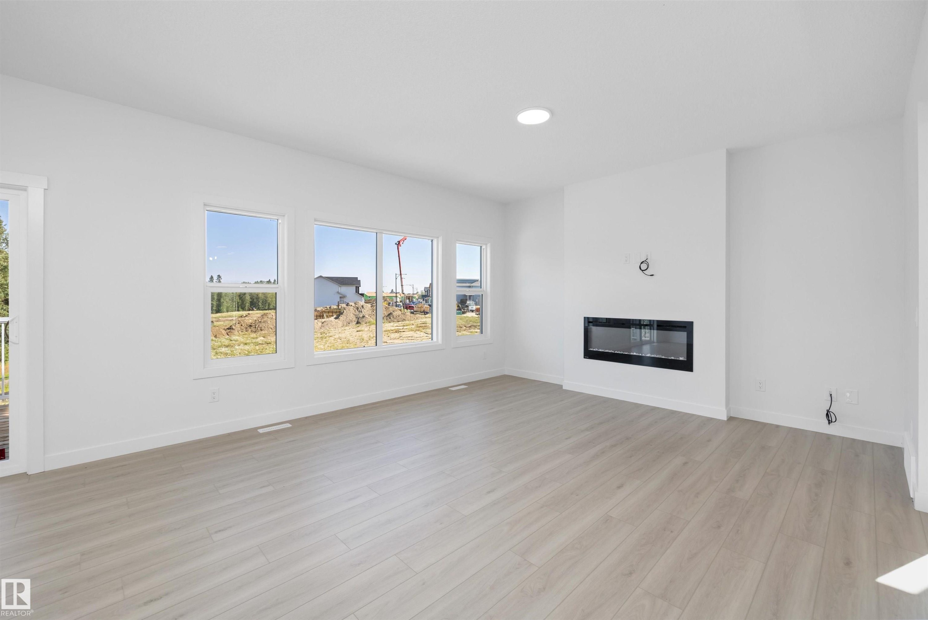5921 Raven Crescent Nw, Edmonton, AB - Indoor Photo Showing Living Room With Fireplace
