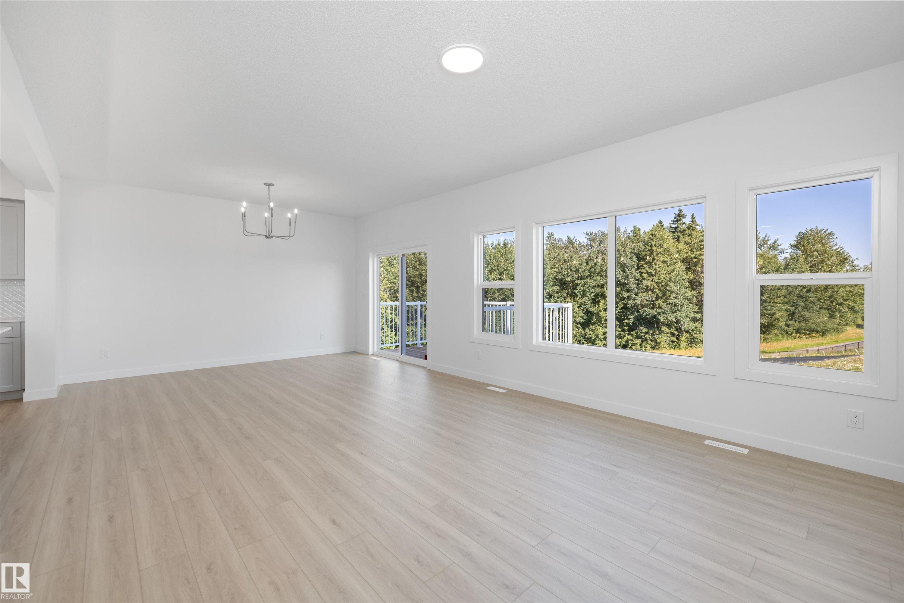 5921 Raven Crescent Nw, Edmonton, AB - Indoor Photo Showing Living Room