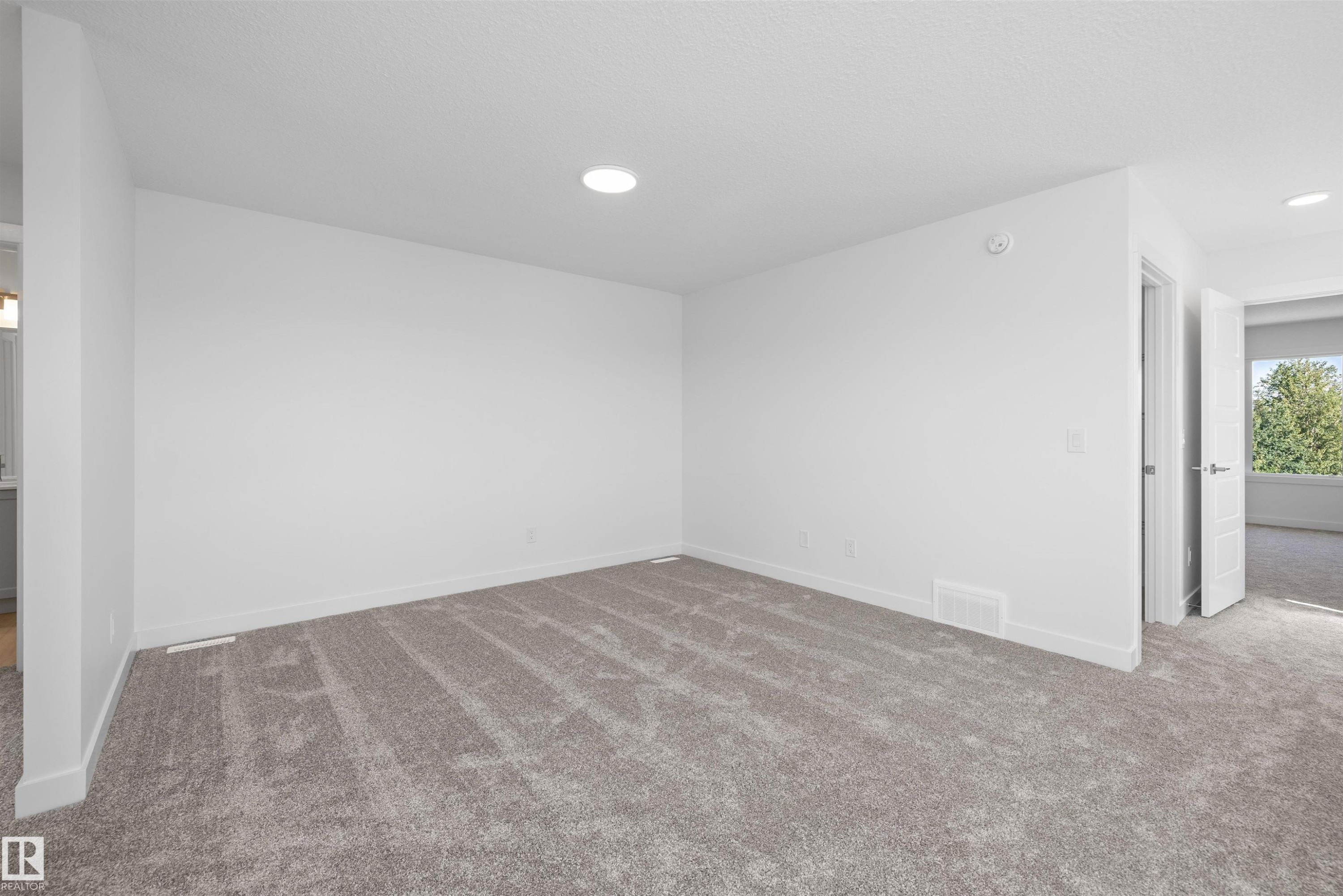 5921 Raven Crescent Nw, Edmonton, AB - Indoor Photo Showing Other Room