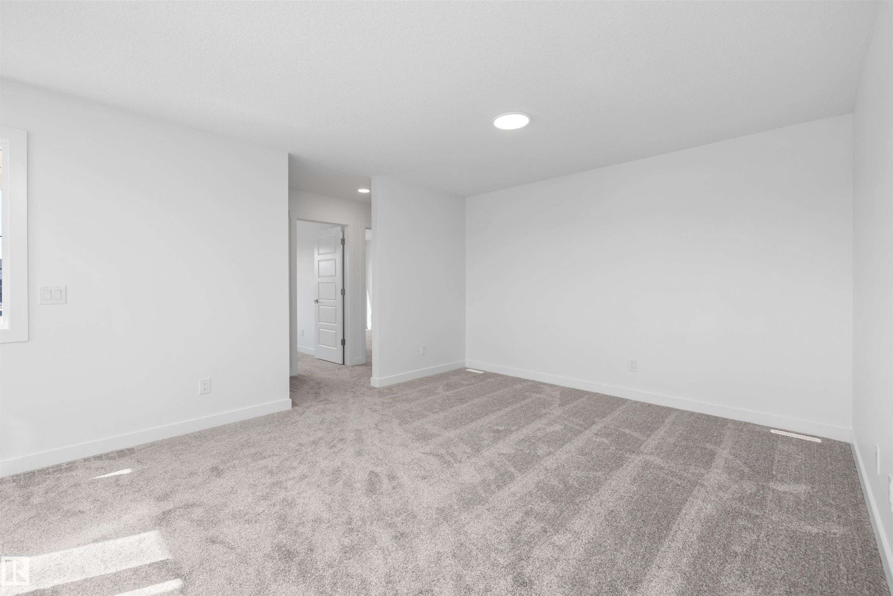 5921 Raven Crescent Nw, Edmonton, AB - Indoor Photo Showing Other Room