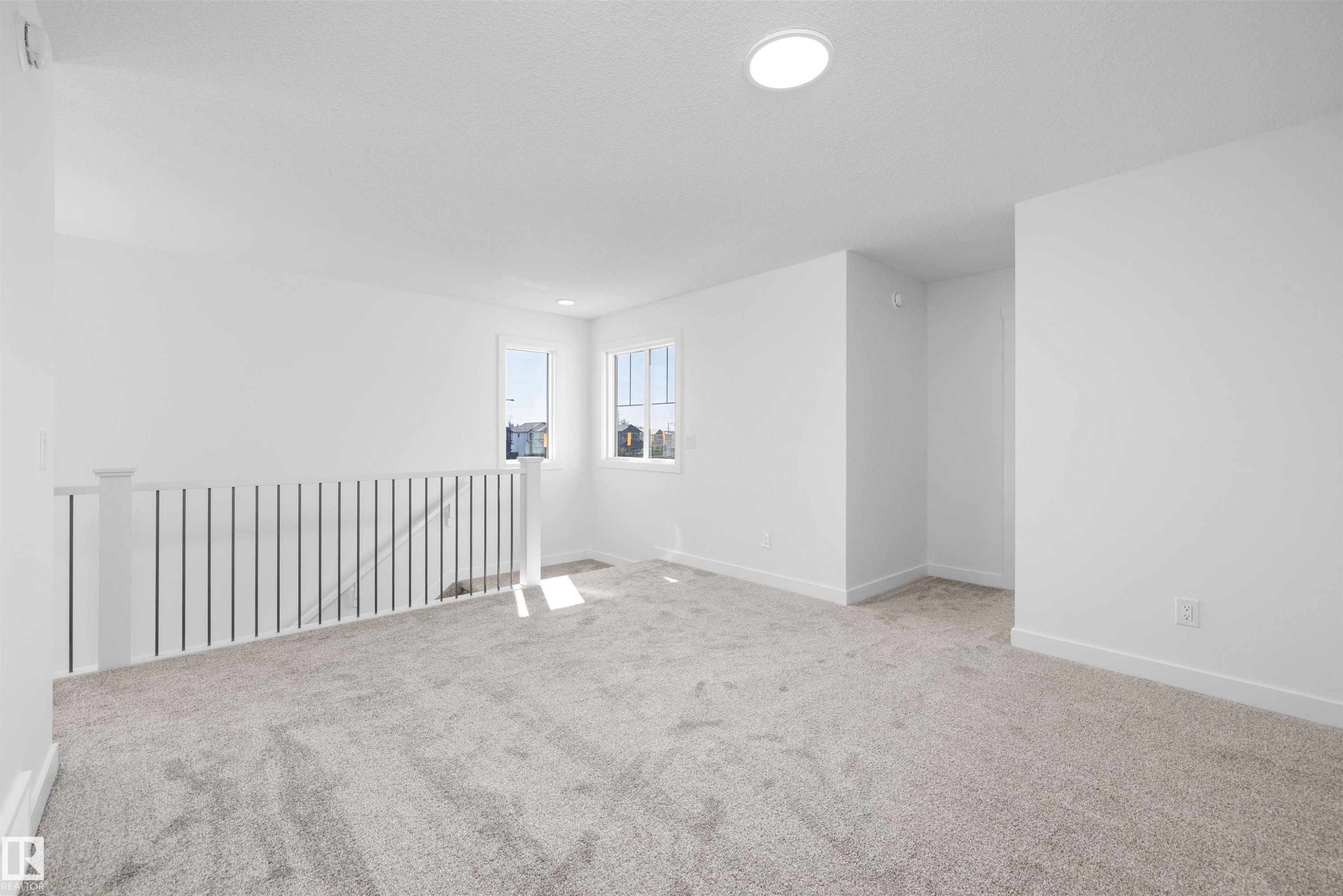 5921 Raven Crescent Nw, Edmonton, AB - Indoor Photo Showing Other Room