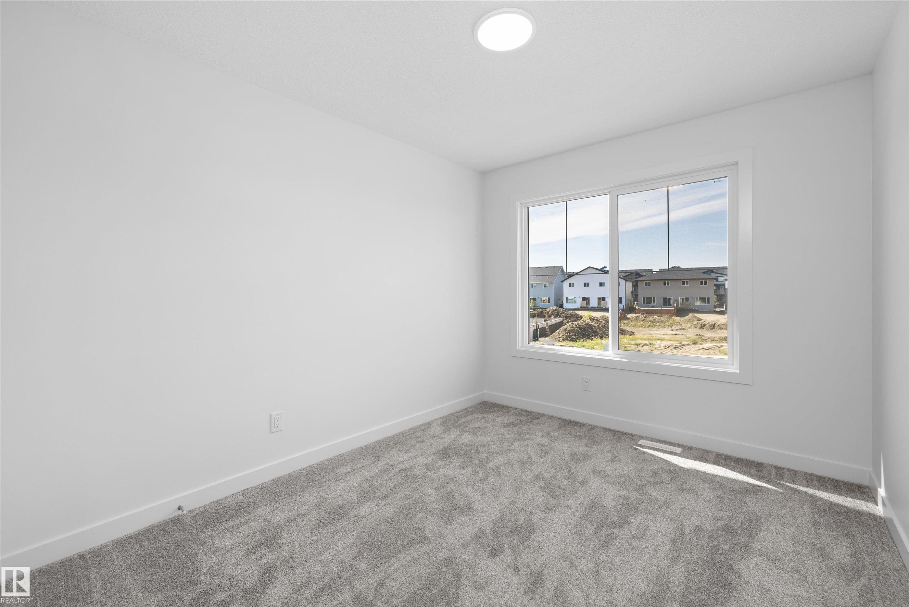 5921 Raven Crescent Nw, Edmonton, AB - Indoor Photo Showing Other Room