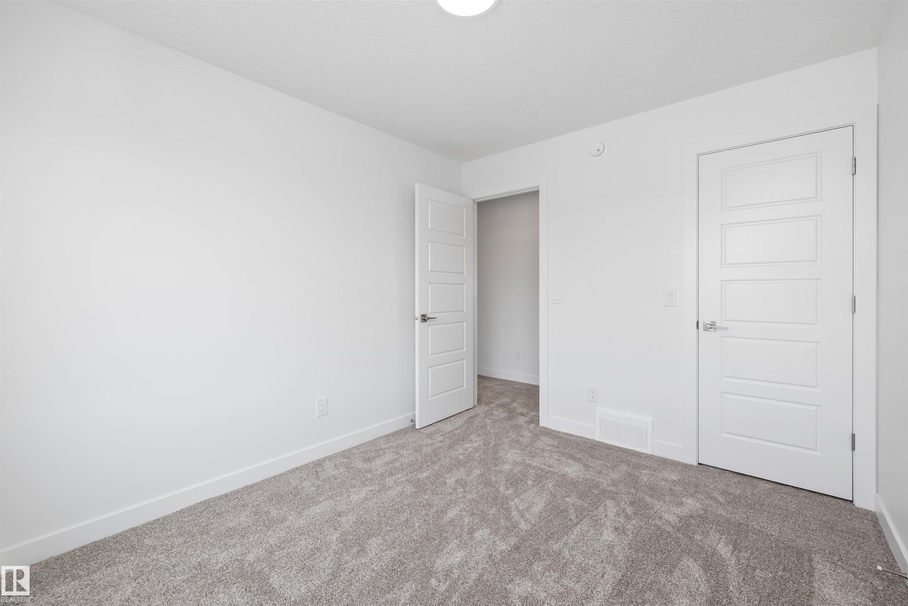 5921 Raven Crescent Nw, Edmonton, AB - Indoor Photo Showing Other Room