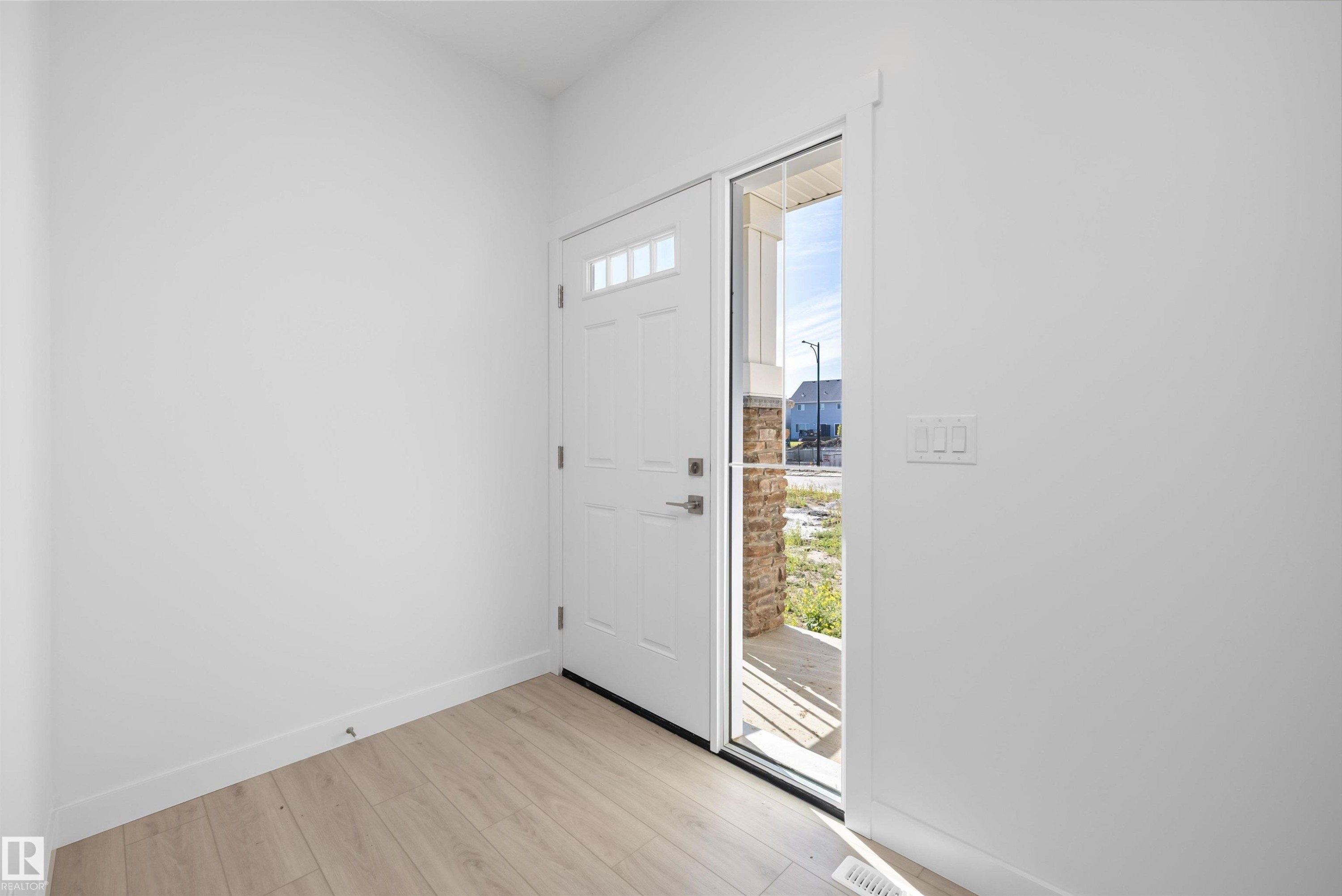 5921 Raven Crescent Nw, Edmonton, AB - Indoor Photo Showing Other Room