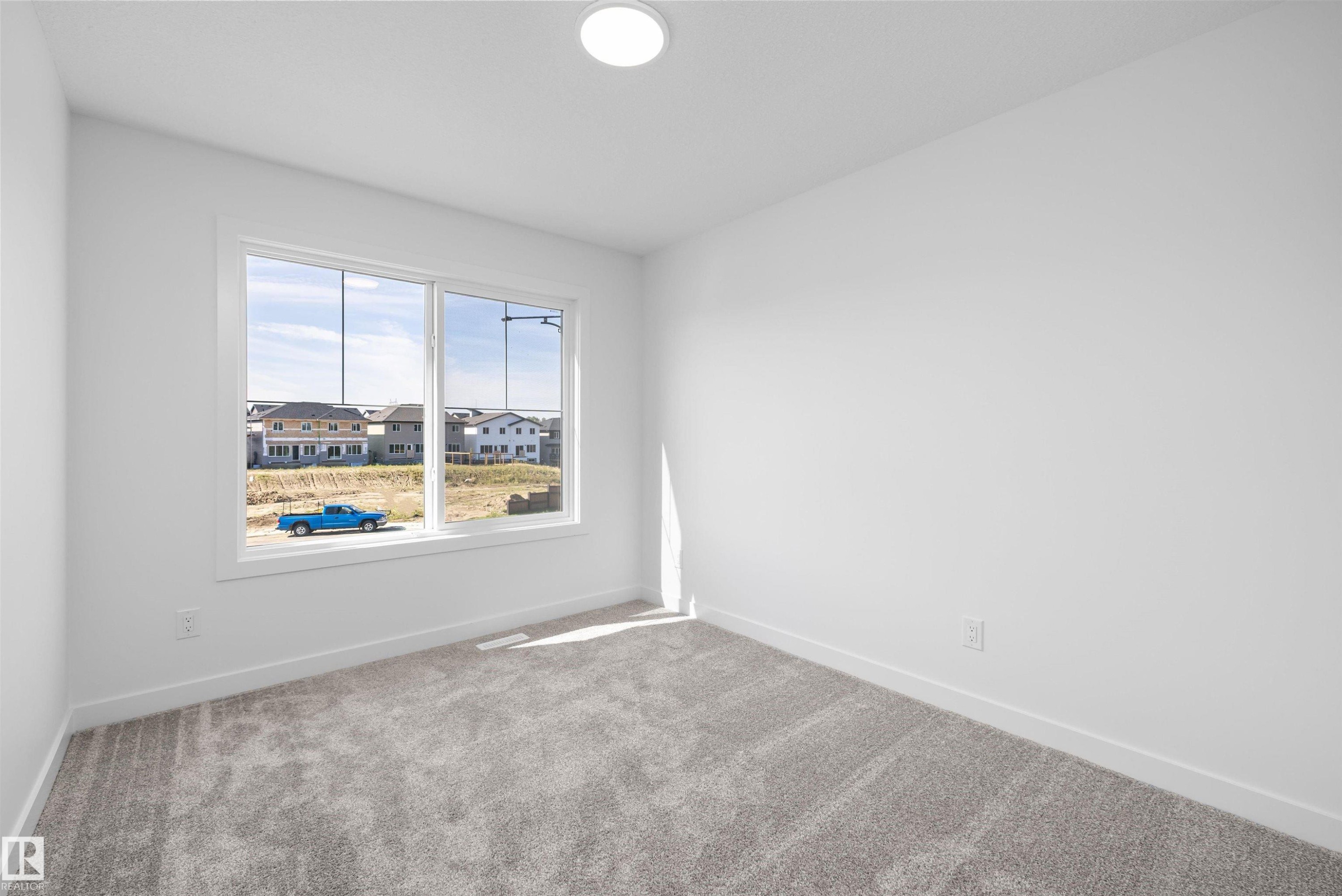 5921 Raven Crescent Nw, Edmonton, AB - Indoor Photo Showing Other Room