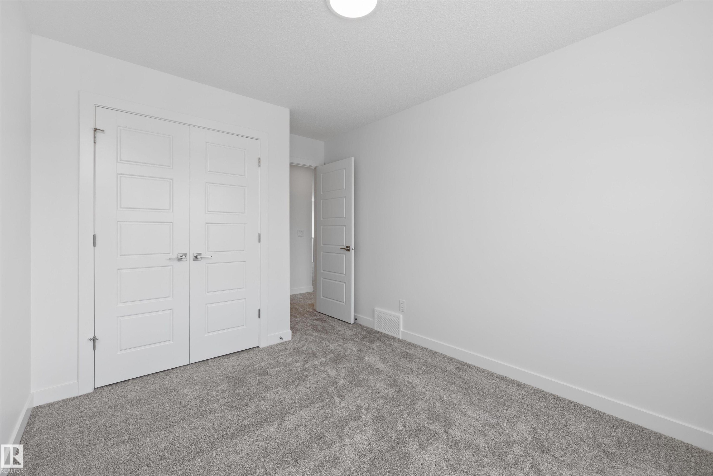 5921 Raven Crescent Nw, Edmonton, AB - Indoor Photo Showing Other Room