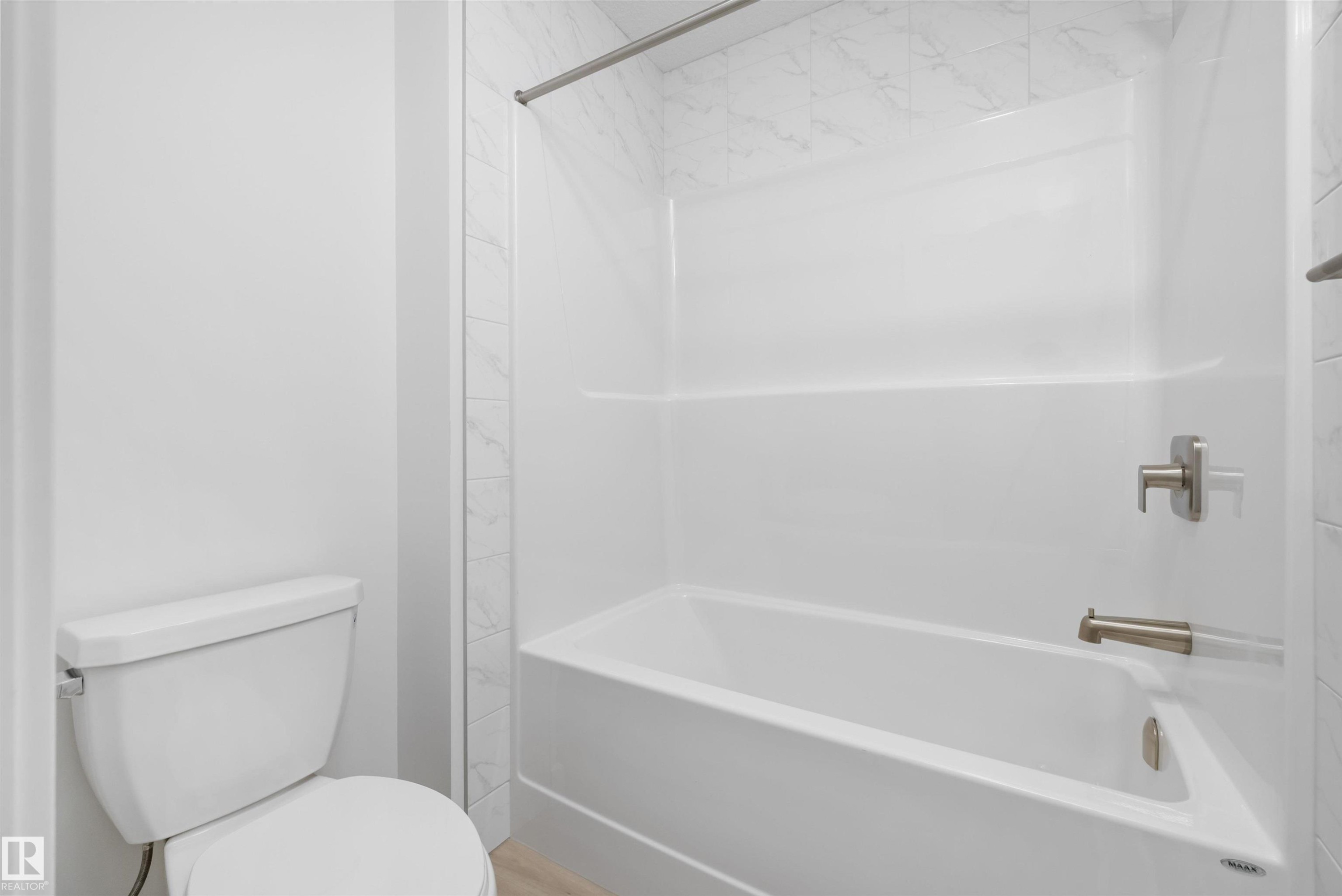 5921 Raven Crescent Nw, Edmonton, AB - Indoor Photo Showing Bathroom