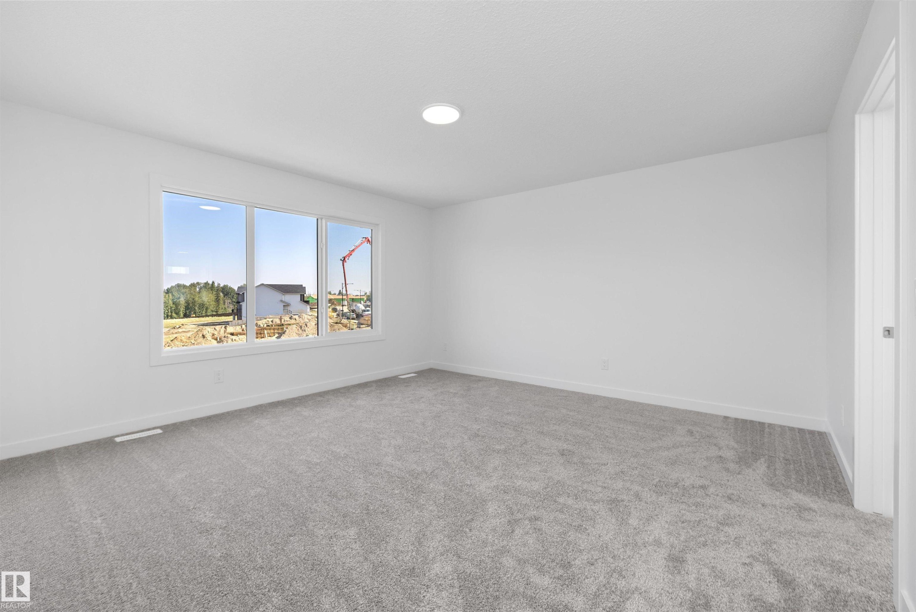 5921 Raven Crescent Nw, Edmonton, AB - Indoor Photo Showing Other Room