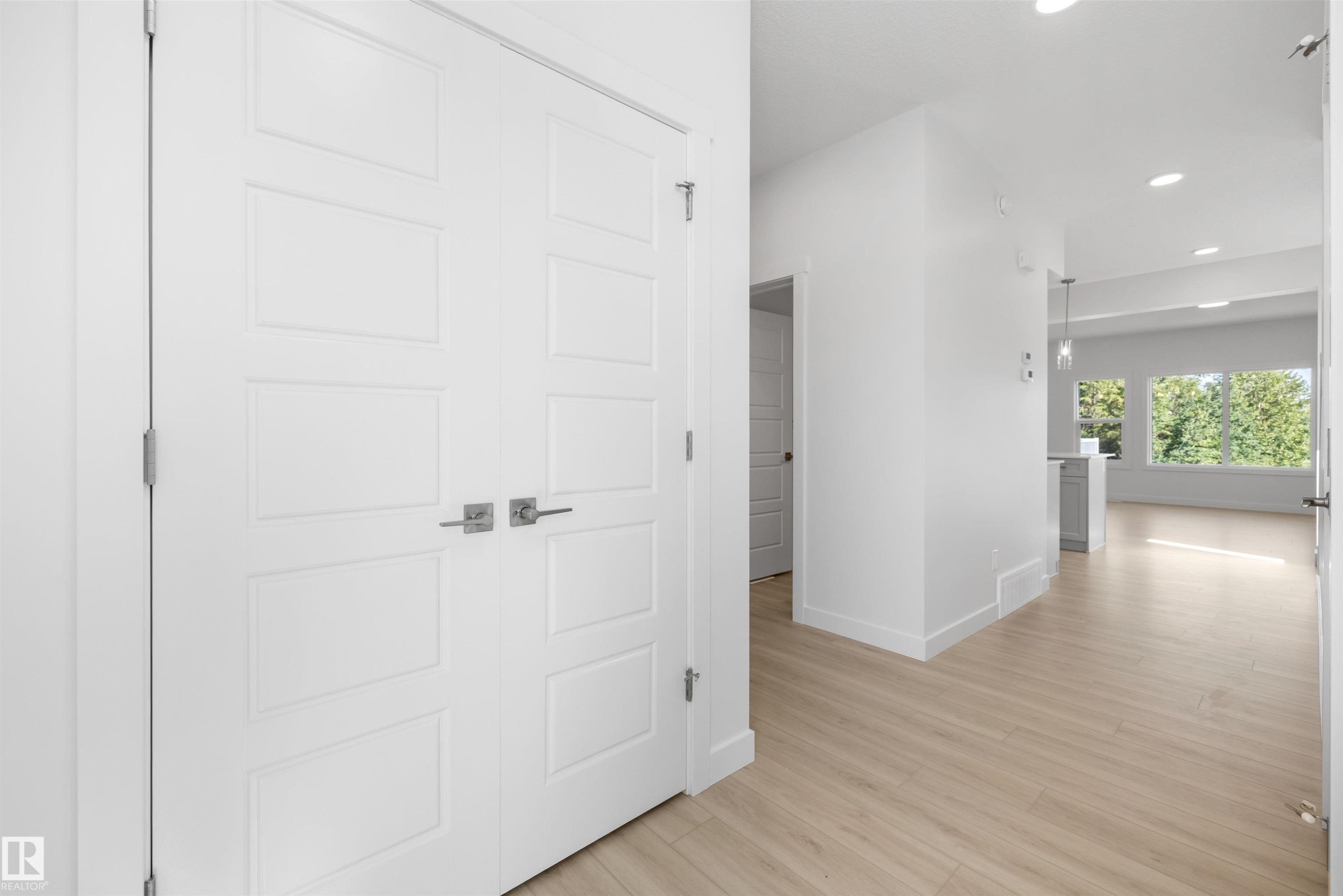 5921 Raven Crescent Nw, Edmonton, AB - Indoor Photo Showing Other Room