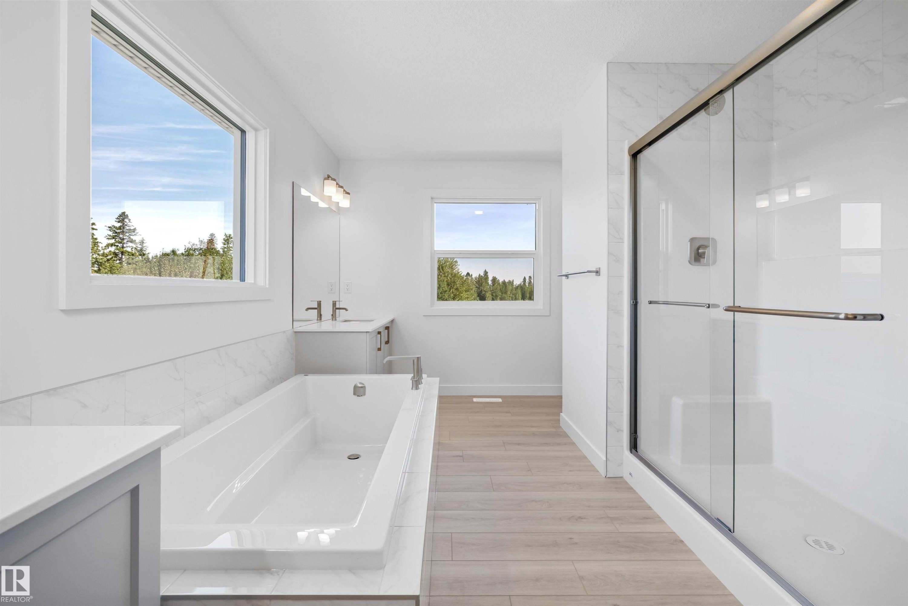 5921 Raven Crescent Nw, Edmonton, AB - Indoor Photo Showing Bathroom