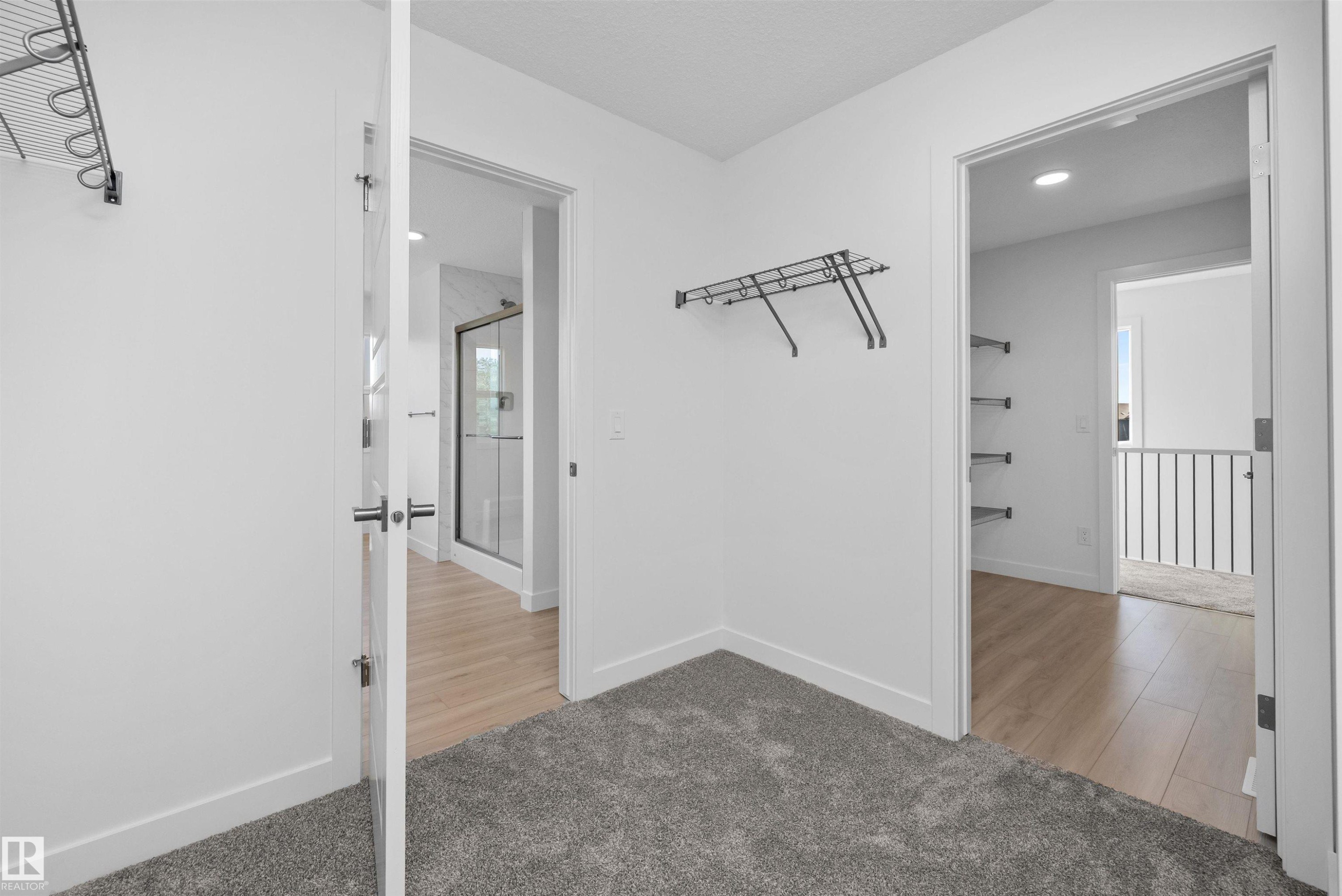 5921 Raven Crescent Nw, Edmonton, AB - Indoor Photo Showing Other Room