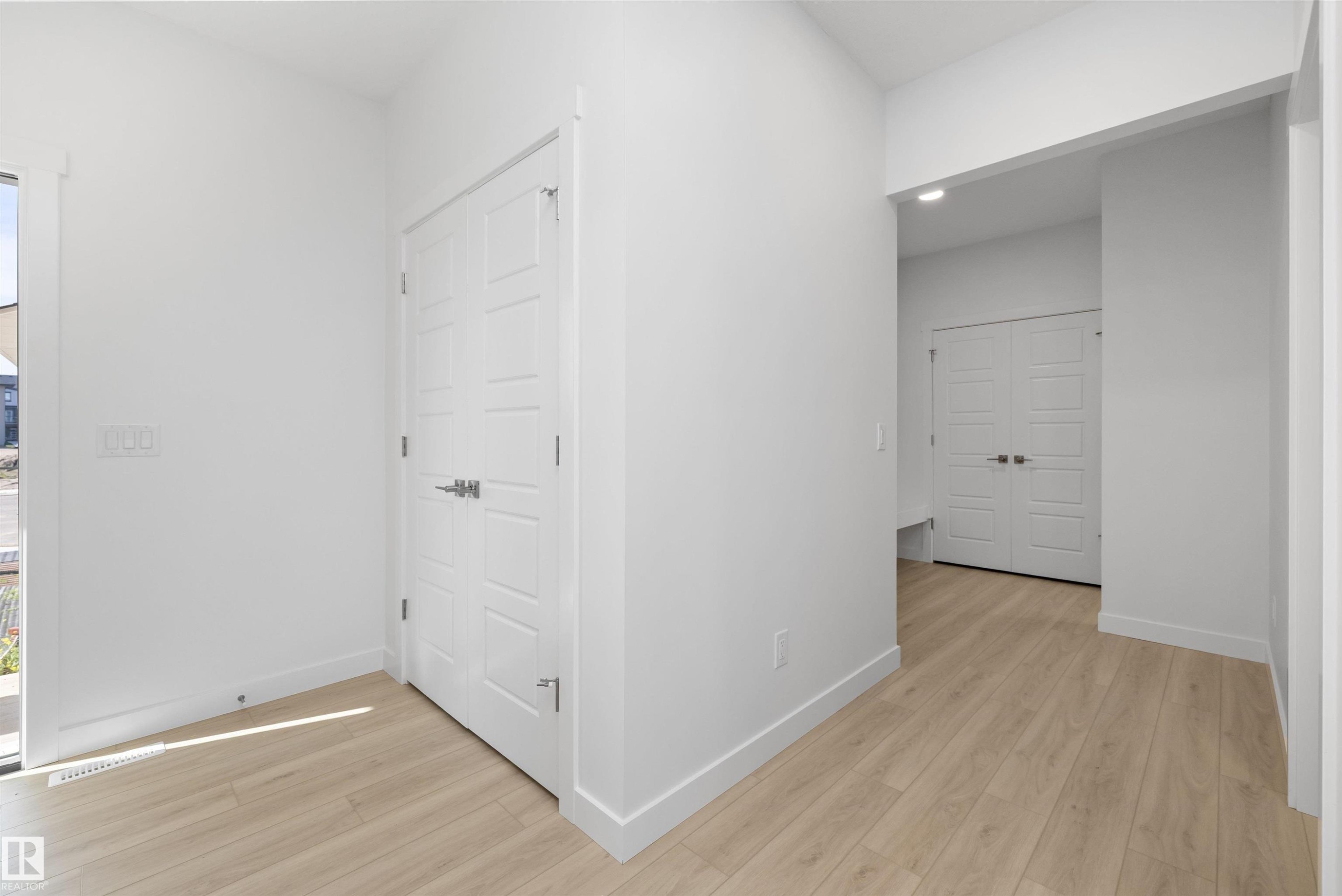 5921 Raven Crescent Nw, Edmonton, AB - Indoor Photo Showing Other Room