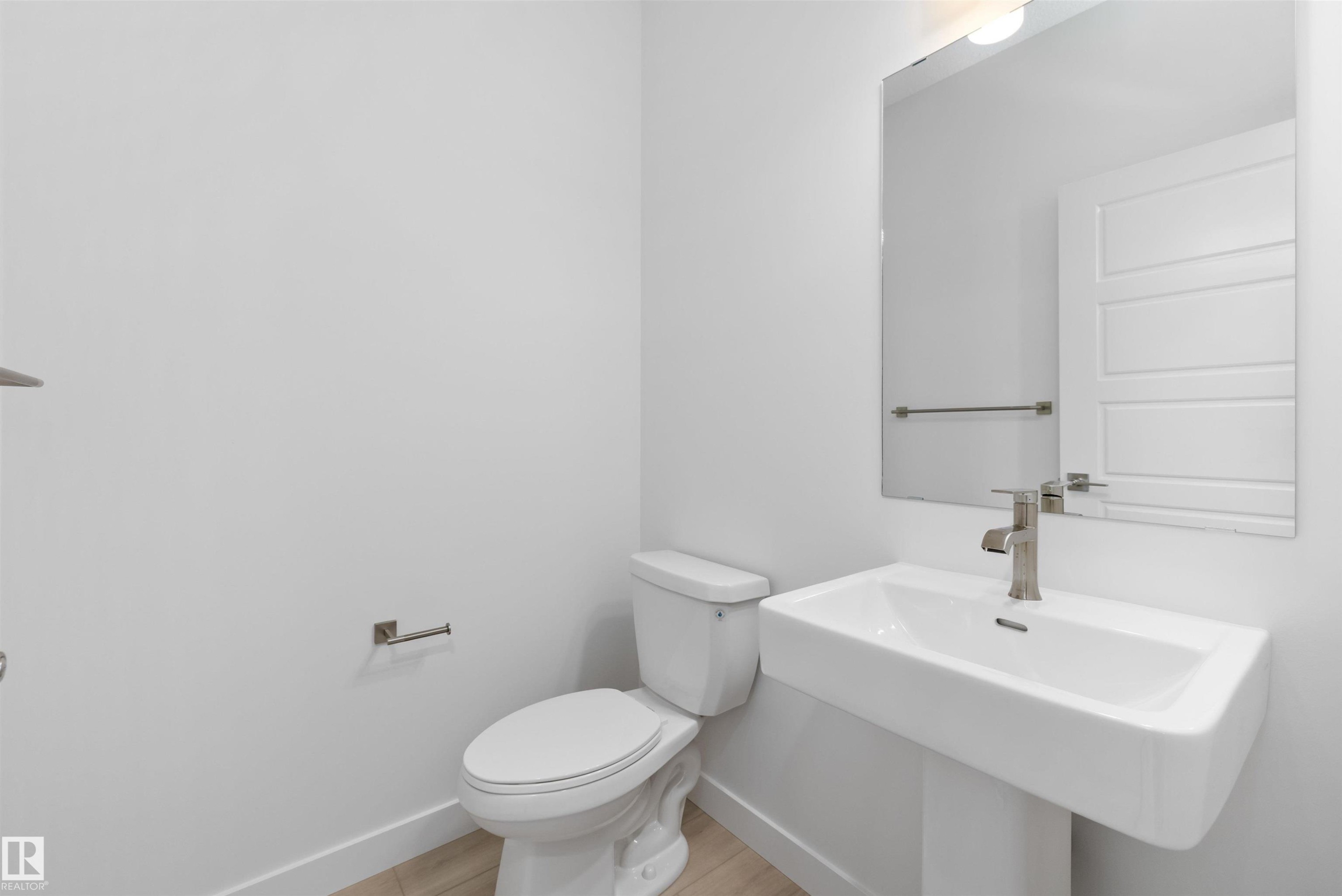 5921 Raven Crescent Nw, Edmonton, AB - Indoor Photo Showing Bathroom