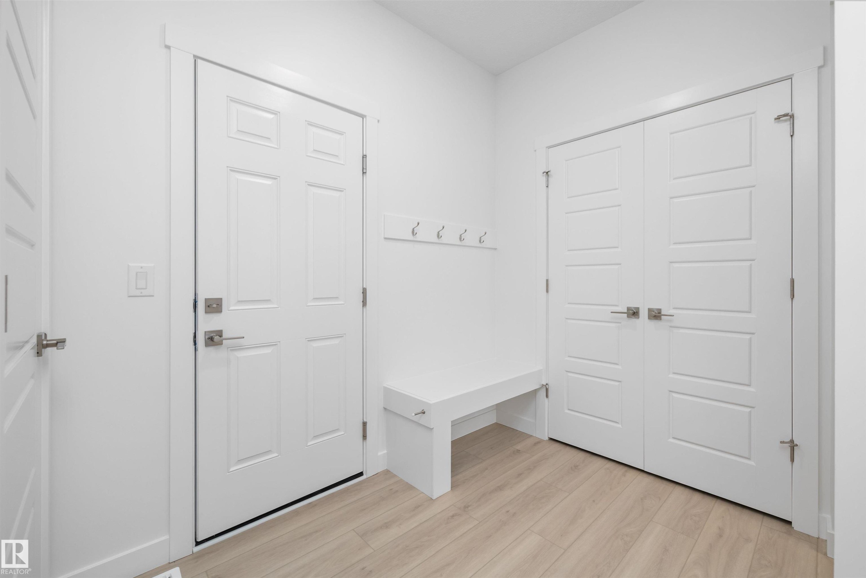5921 Raven Crescent Nw, Edmonton, AB - Indoor Photo Showing Other Room