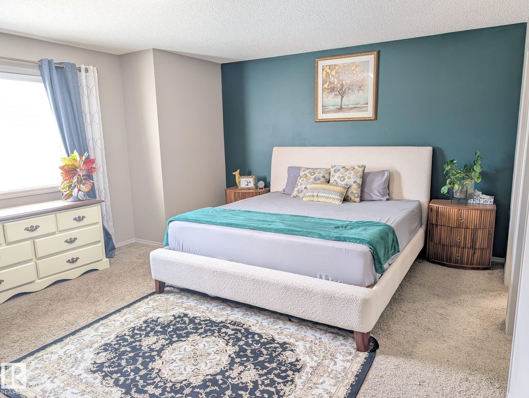 3336 17B Avenue Nw, Edmonton, AB - Indoor Photo Showing Bedroom