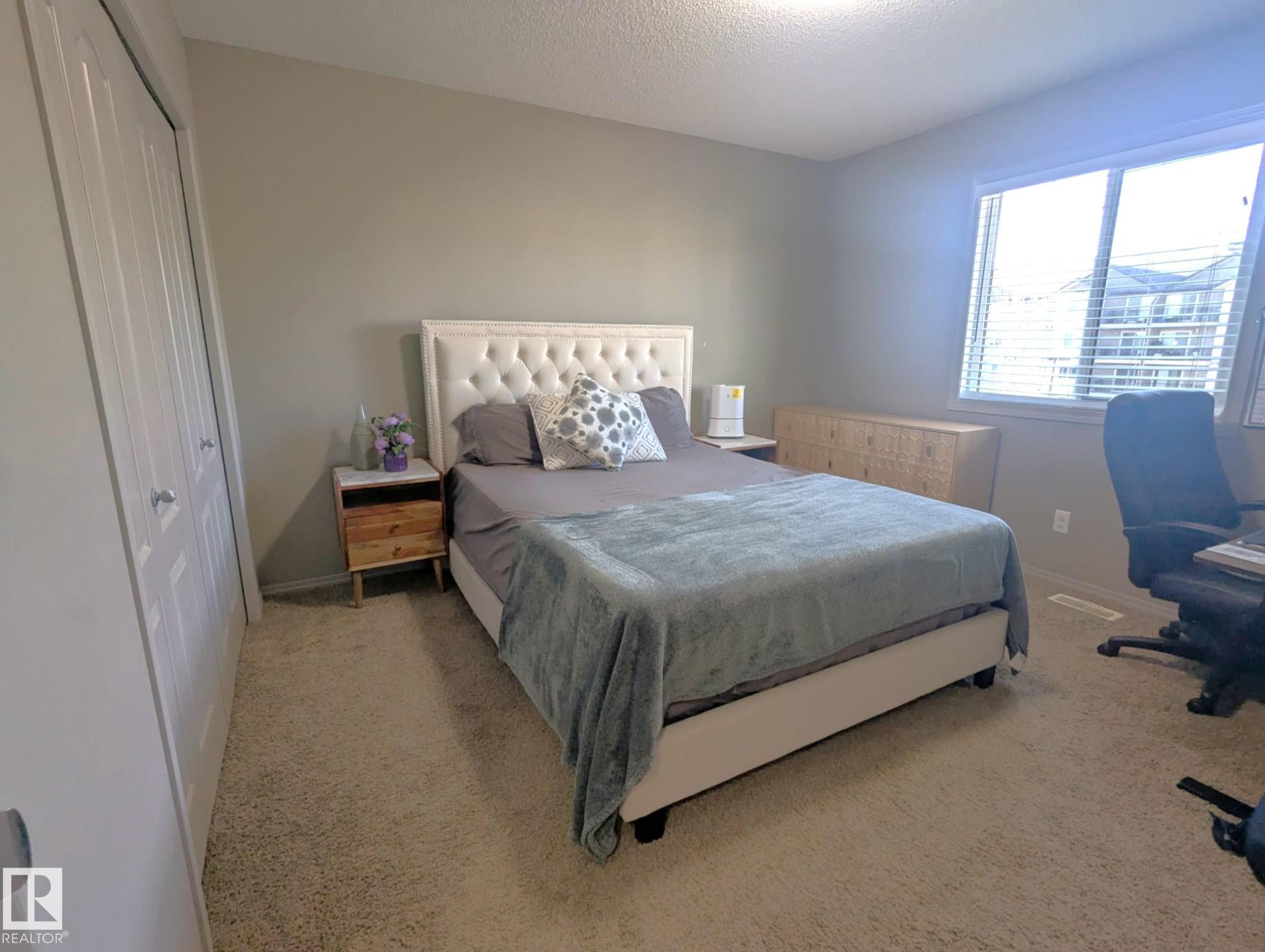 3336 17B Avenue Nw, Edmonton, AB - Indoor Photo Showing Bedroom