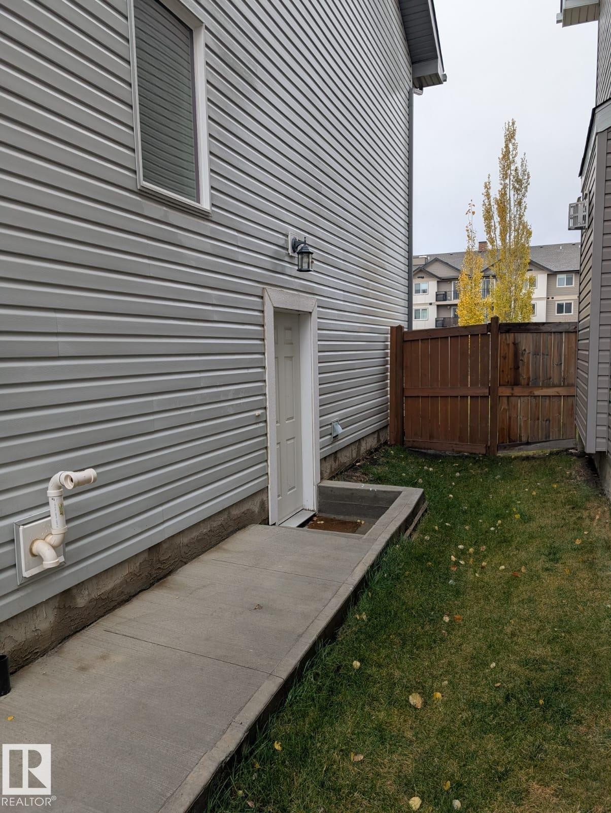 3336 17B Avenue Nw, Edmonton, AB - Outdoor With Exterior