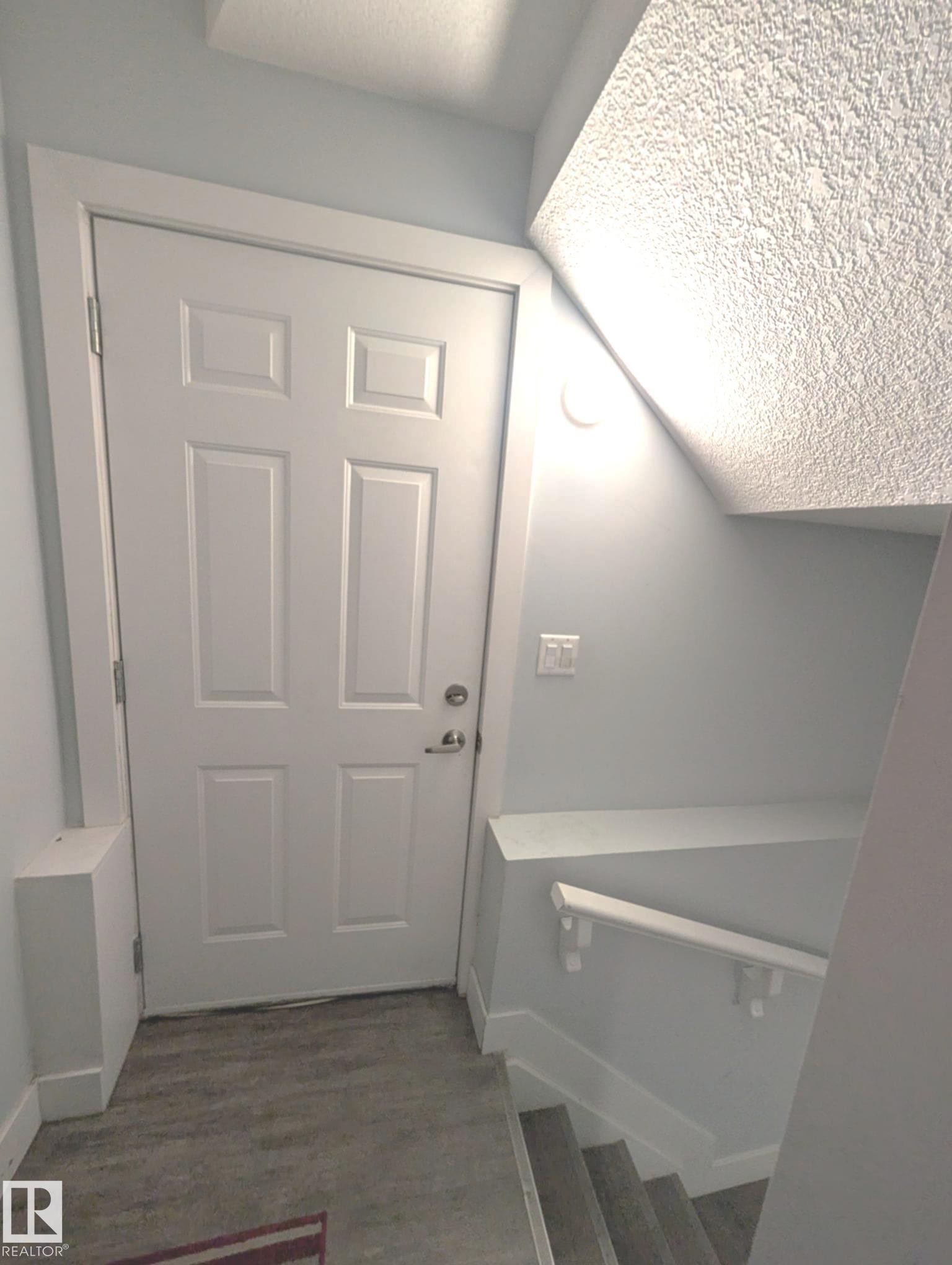 3336 17B Avenue Nw, Edmonton, AB - Indoor Photo Showing Other Room