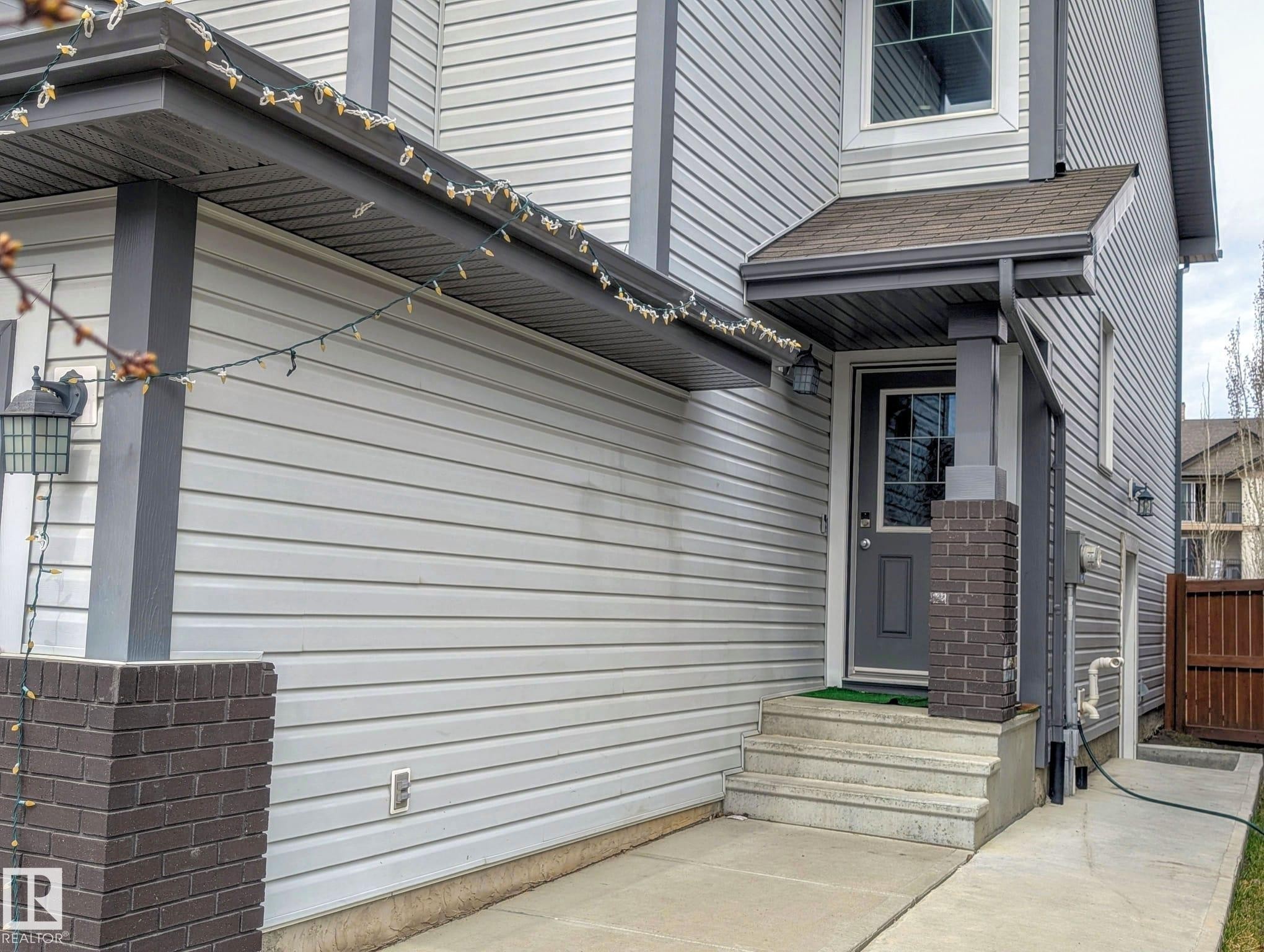 3336 17B Avenue Nw, Edmonton, AB - Outdoor With Exterior