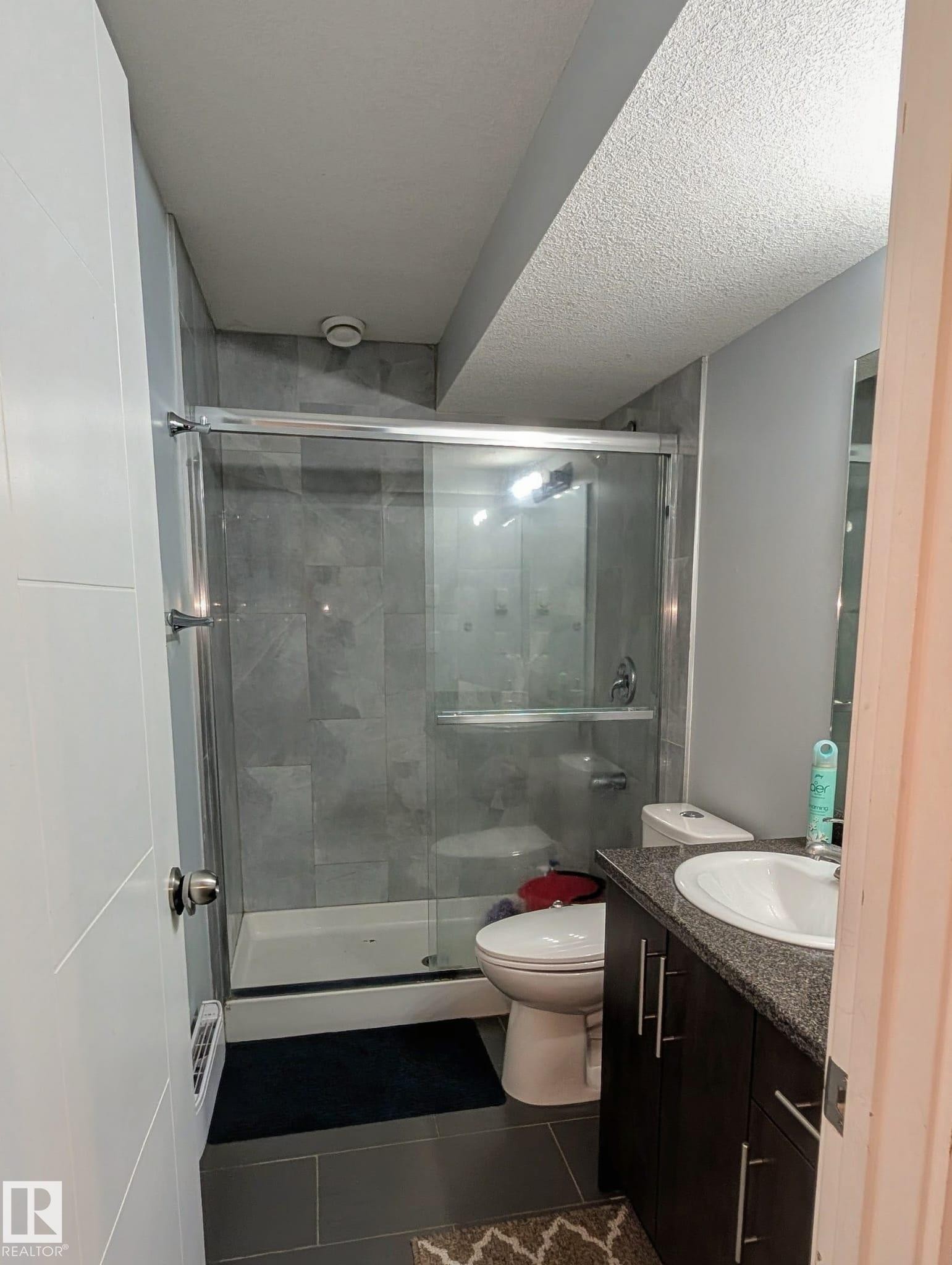 3336 17B Avenue Nw, Edmonton, AB - Indoor Photo Showing Bathroom
