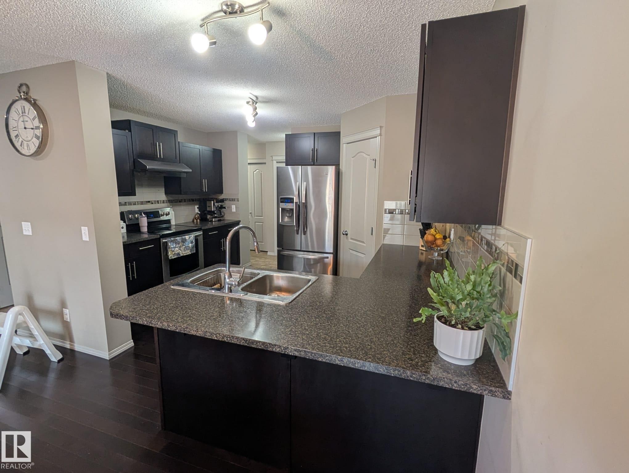 3336 17B Avenue Nw, Edmonton, AB - Indoor Photo Showing Kitchen With Double Sink