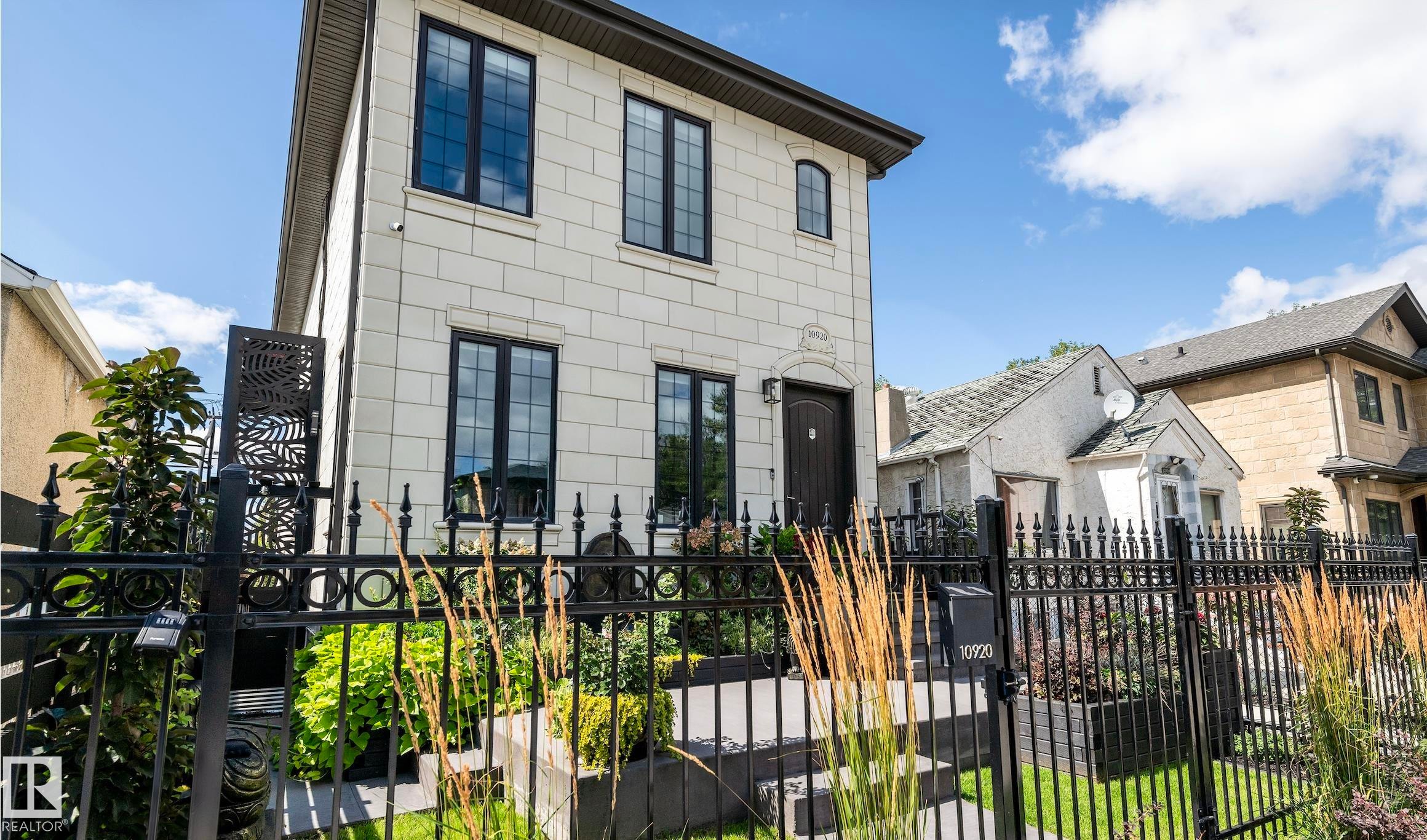 10920 96 Street, Edmonton, AB - Outdoor