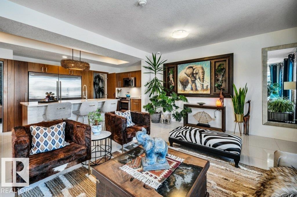 10920 96 Street, Edmonton, AB - Indoor Photo Showing Living Room