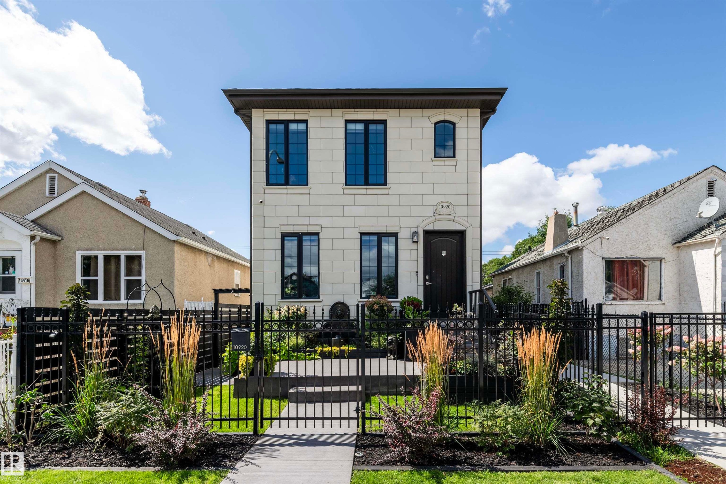 10920 96 Street, Edmonton, AB - Outdoor