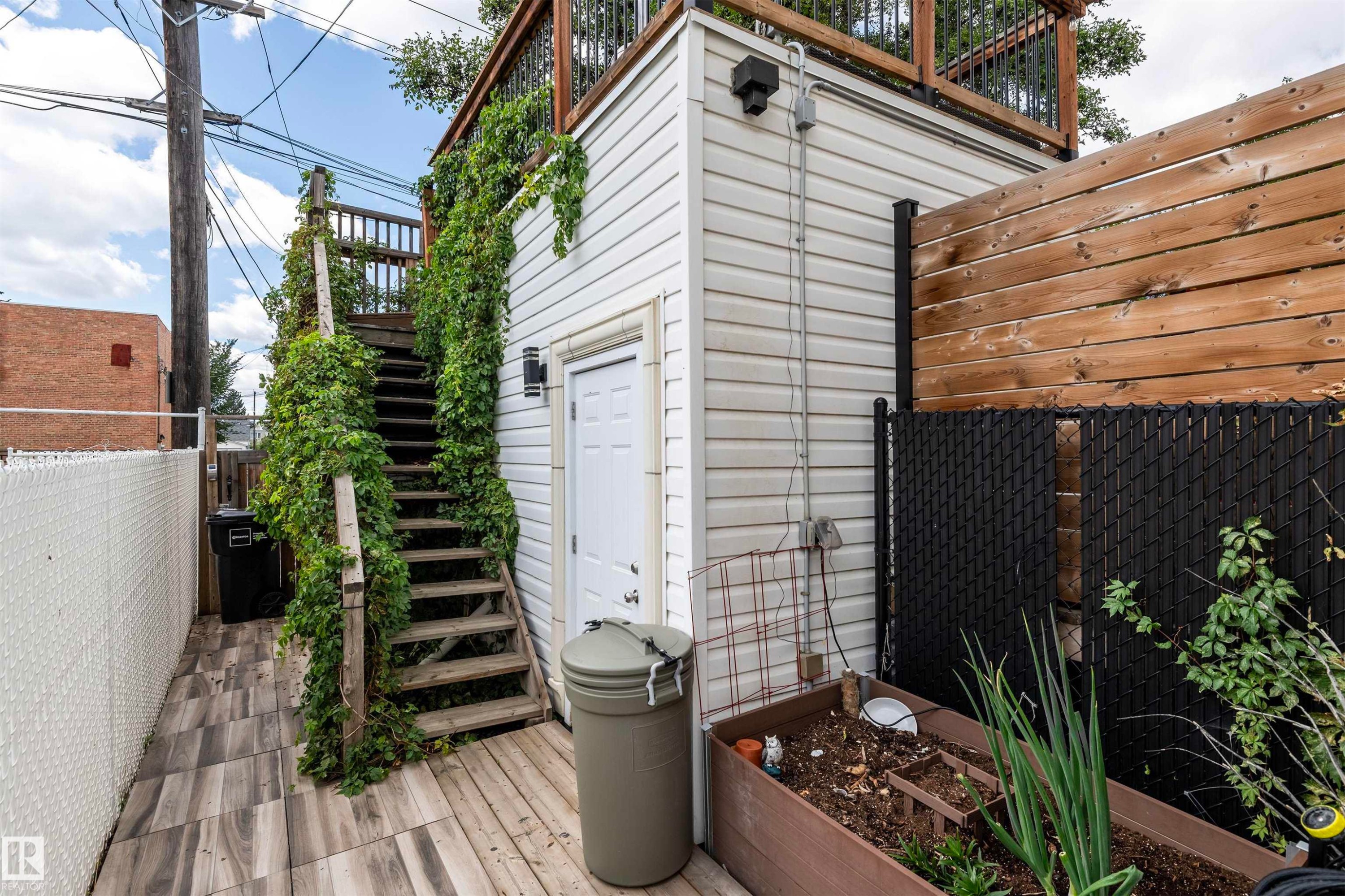 10920 96 Street, Edmonton, AB - Outdoor