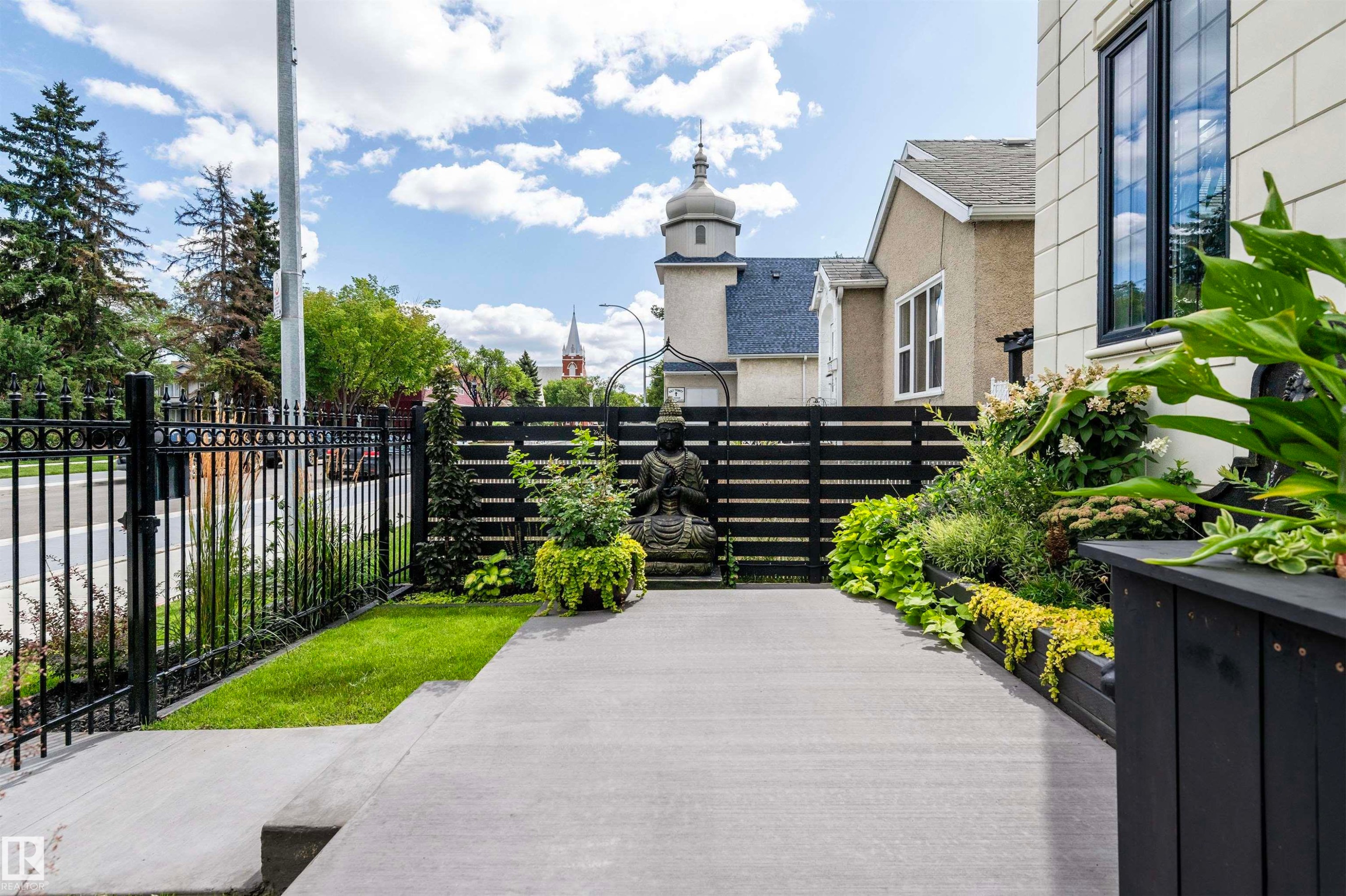 10920 96 Street, Edmonton, AB - Outdoor