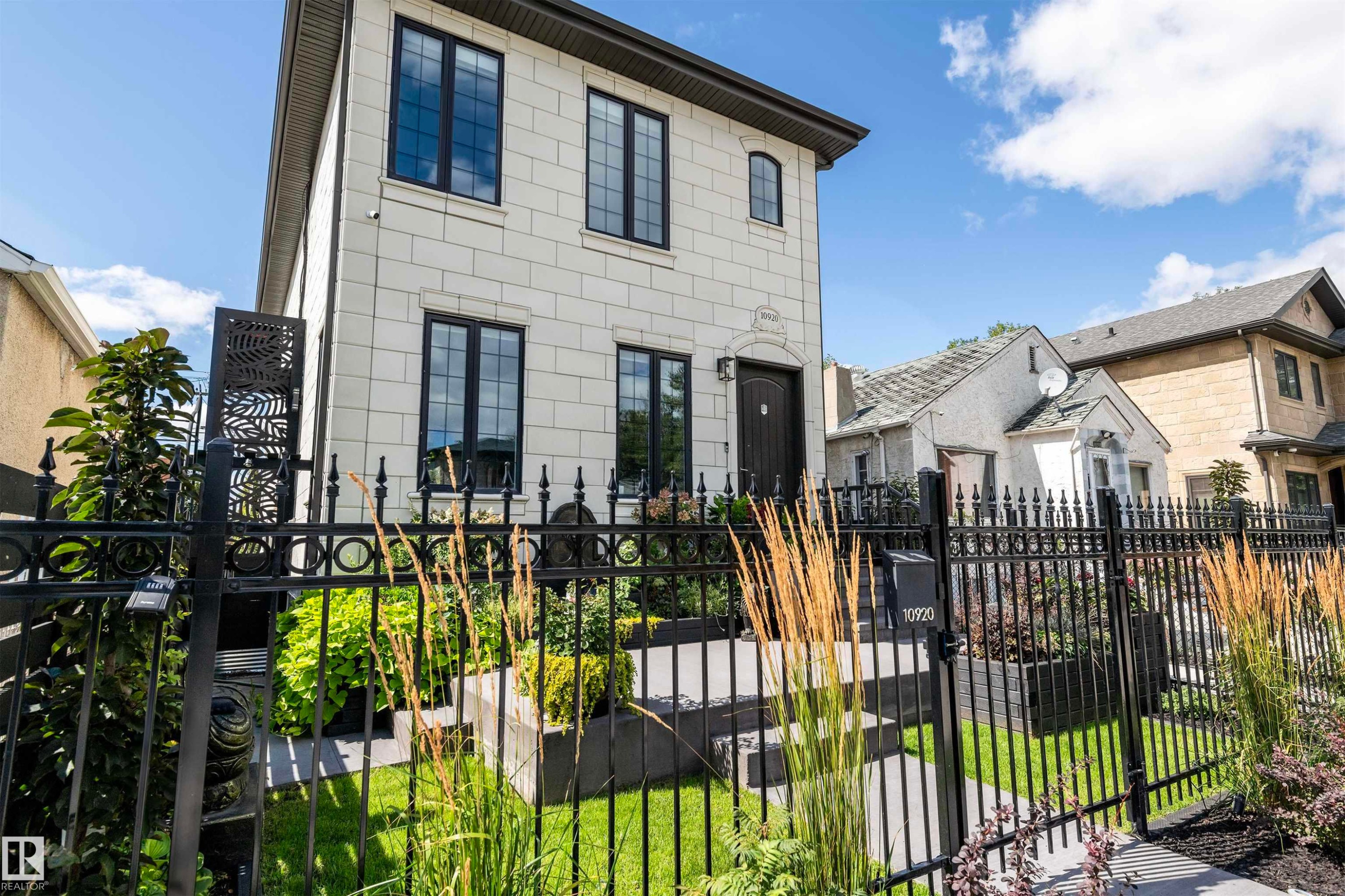 10920 96 Street, Edmonton, AB - Outdoor