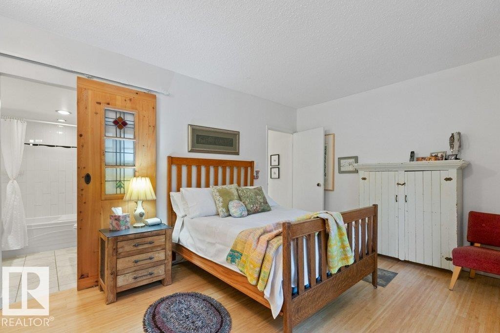 202 9809 110 Street, Edmonton, AB - Indoor Photo Showing Bedroom