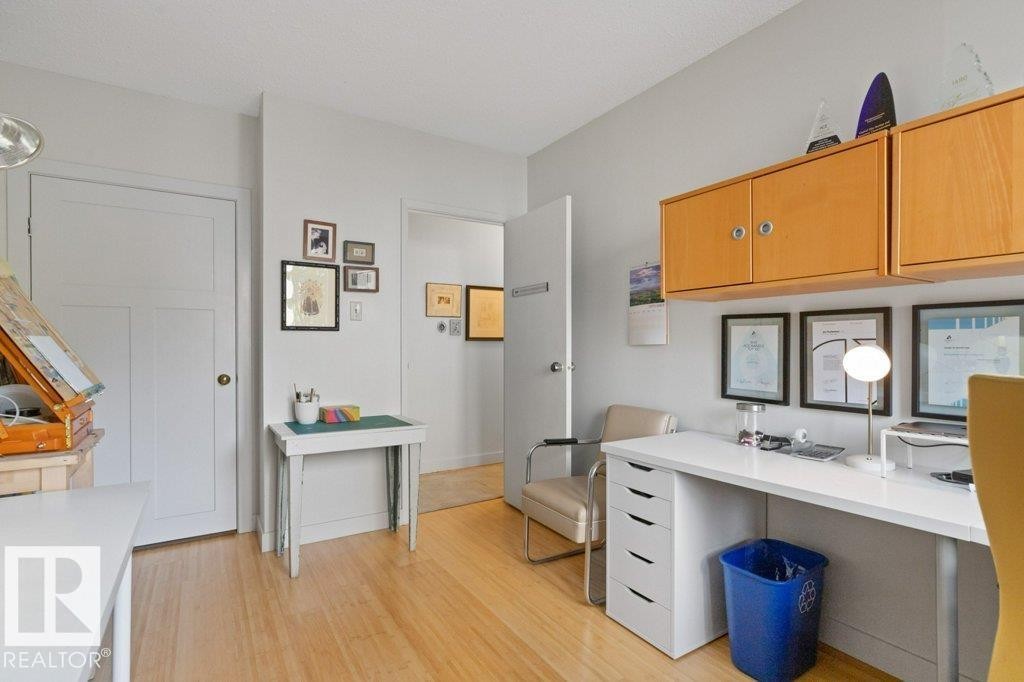 202 9809 110 Street, Edmonton, AB - Indoor Photo Showing Kitchen