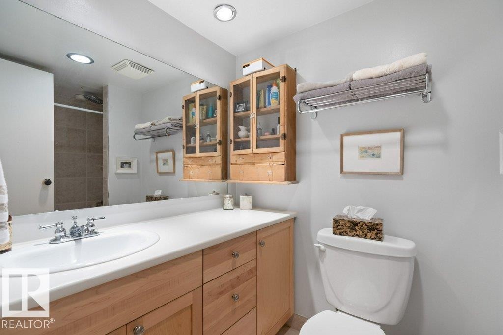 202 9809 110 Street, Edmonton, AB - Indoor Photo Showing Bathroom