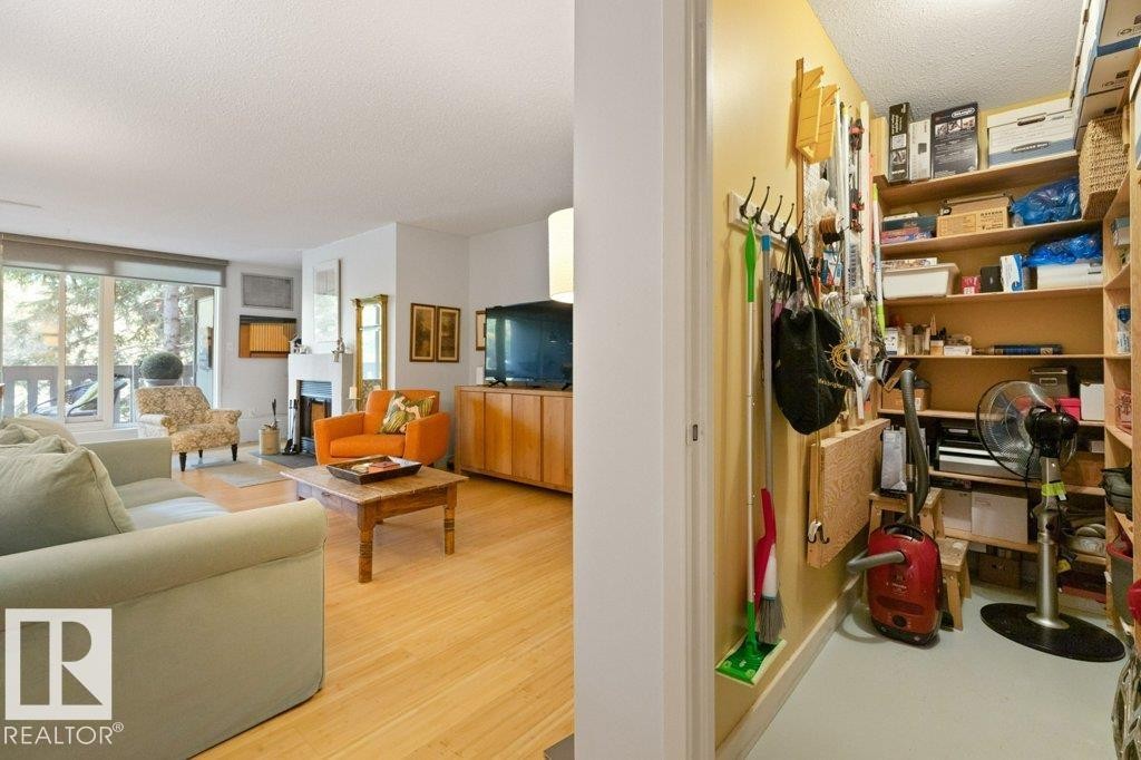 202 9809 110 Street, Edmonton, AB - Indoor