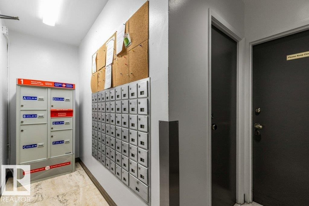 202 9809 110 Street, Edmonton, AB - Indoor