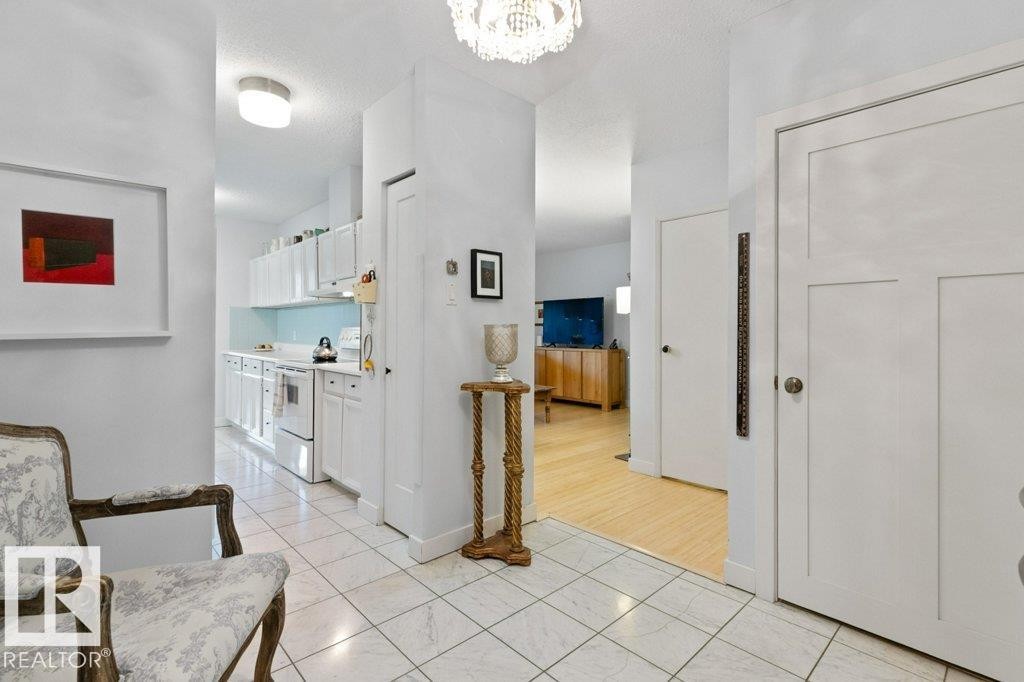 202 9809 110 Street, Edmonton, AB - Indoor Photo Showing Kitchen