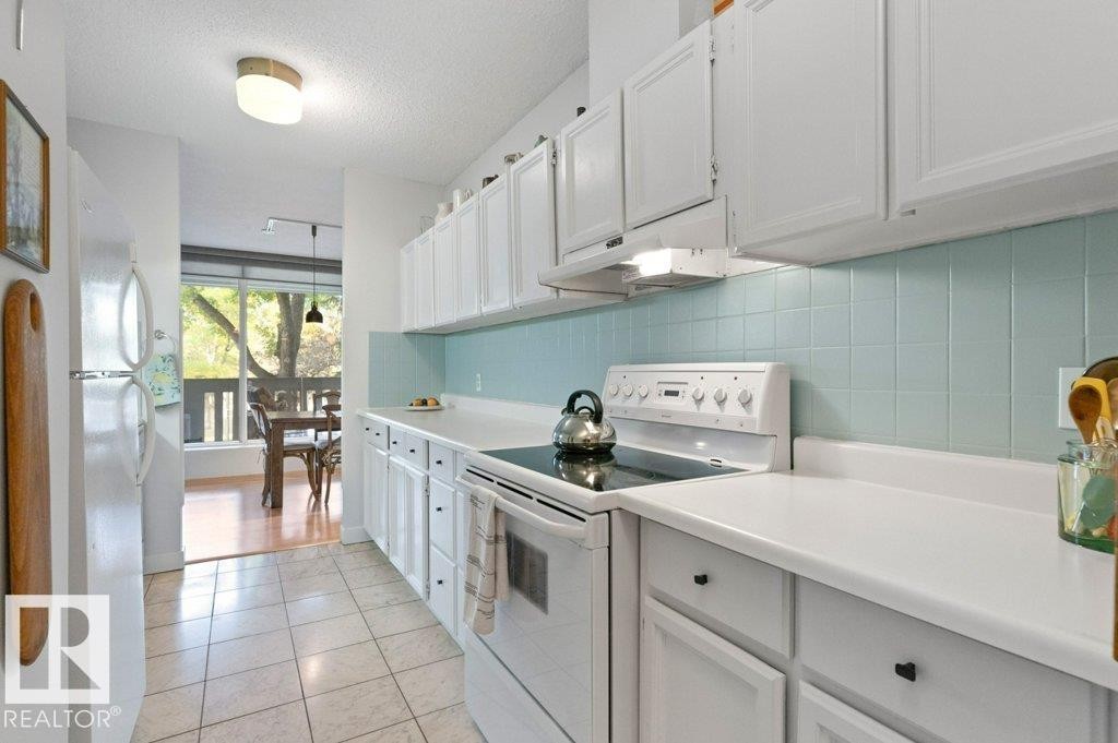 202 9809 110 Street, Edmonton, AB - Indoor Photo Showing Kitchen