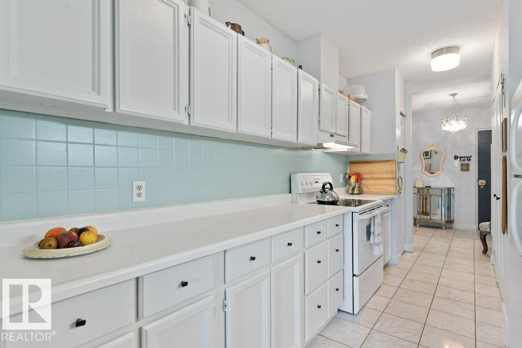 202 9809 110 Street, Edmonton, AB - Indoor Photo Showing Kitchen