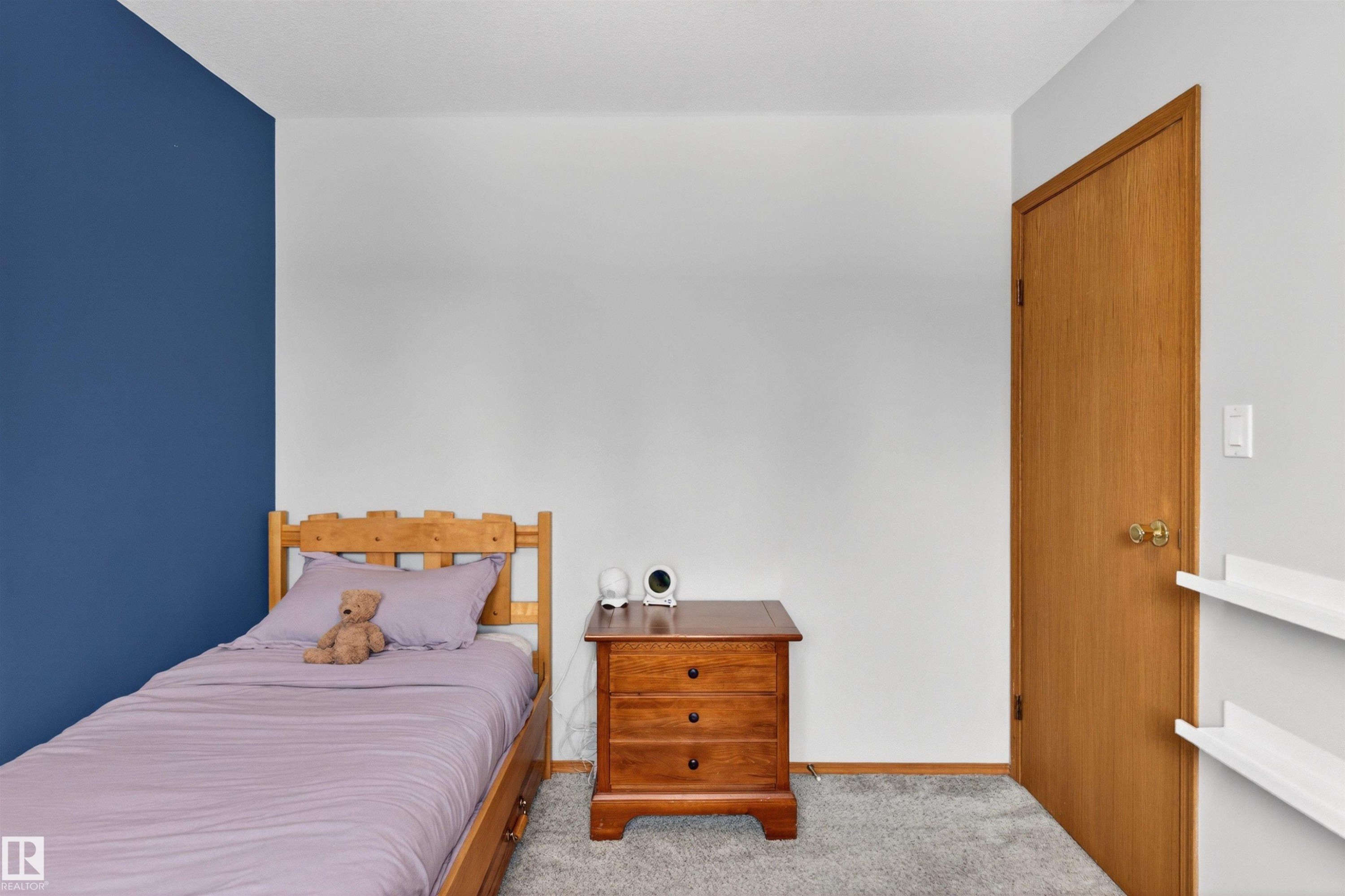 874 Ryan Place, Edmonton, AB - Indoor Photo Showing Bedroom