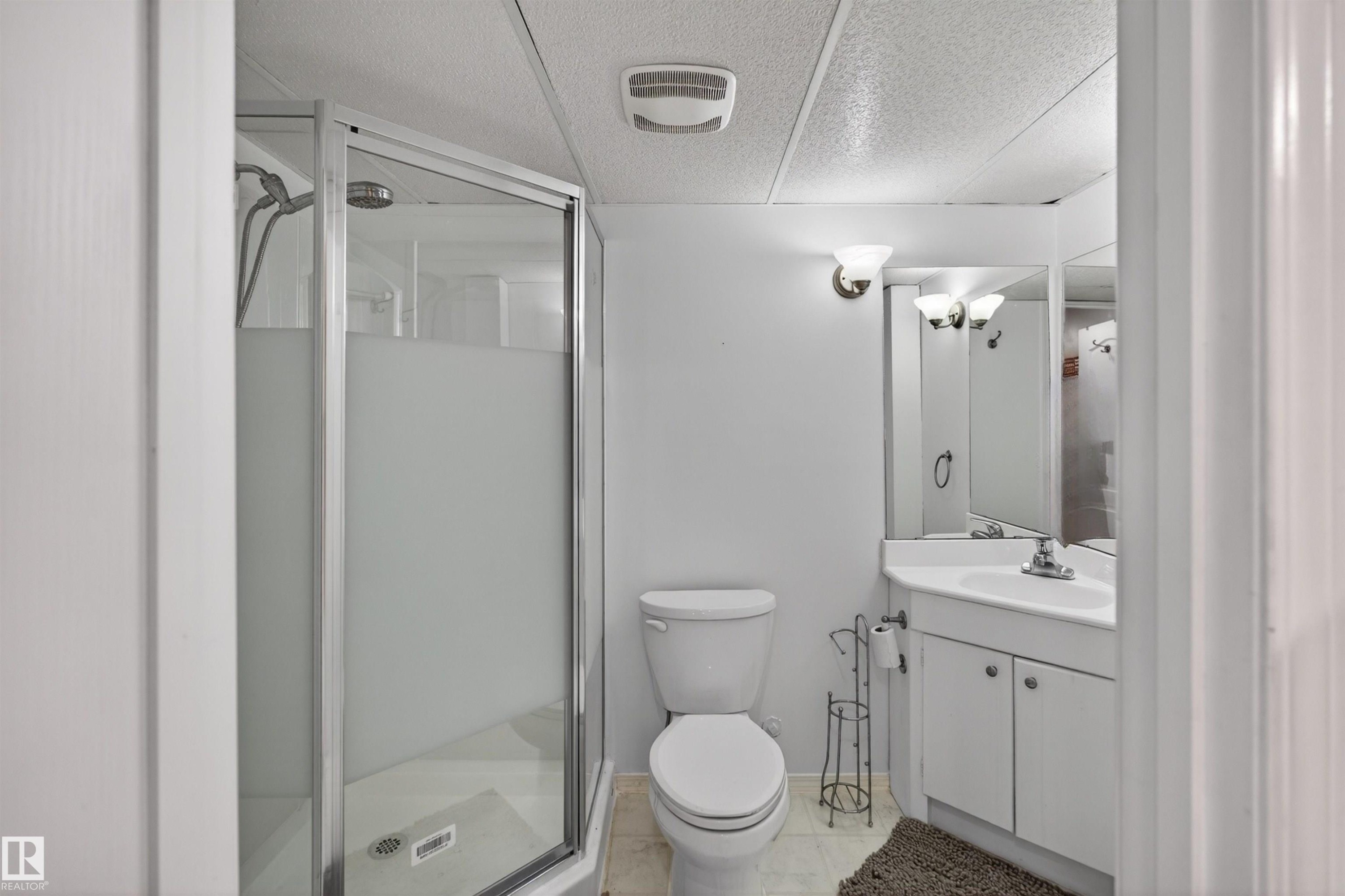 874 Ryan Place, Edmonton, AB - Indoor Photo Showing Bathroom
