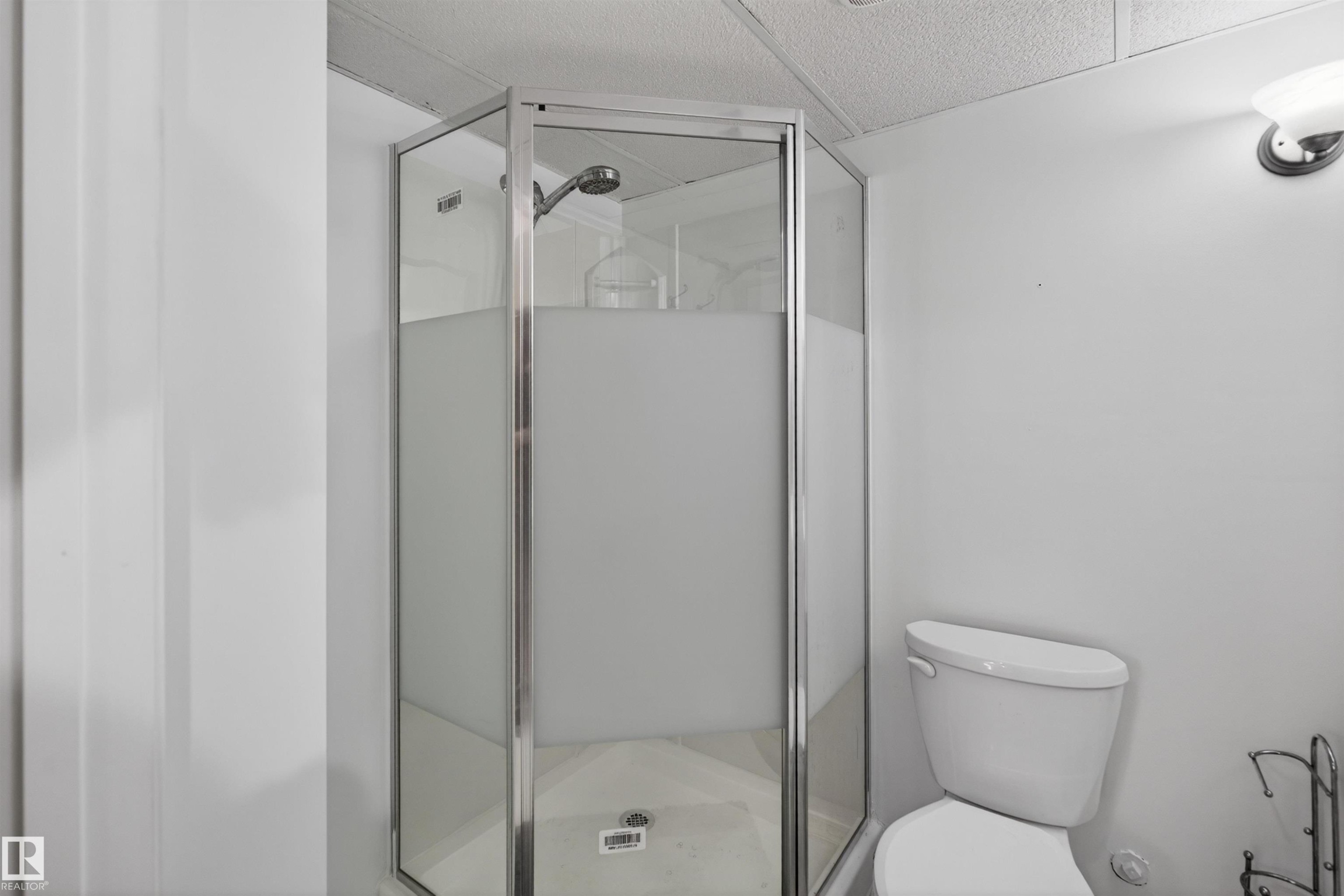 874 Ryan Place, Edmonton, AB - Indoor Photo Showing Bathroom